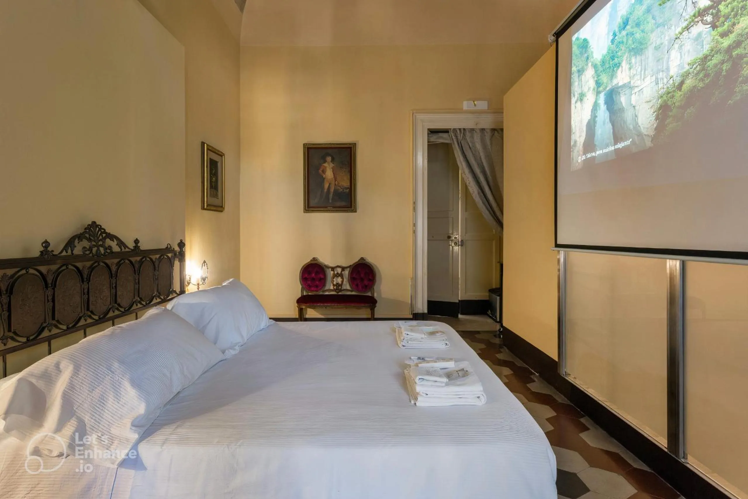 Bedroom, Bed in Let's B&B