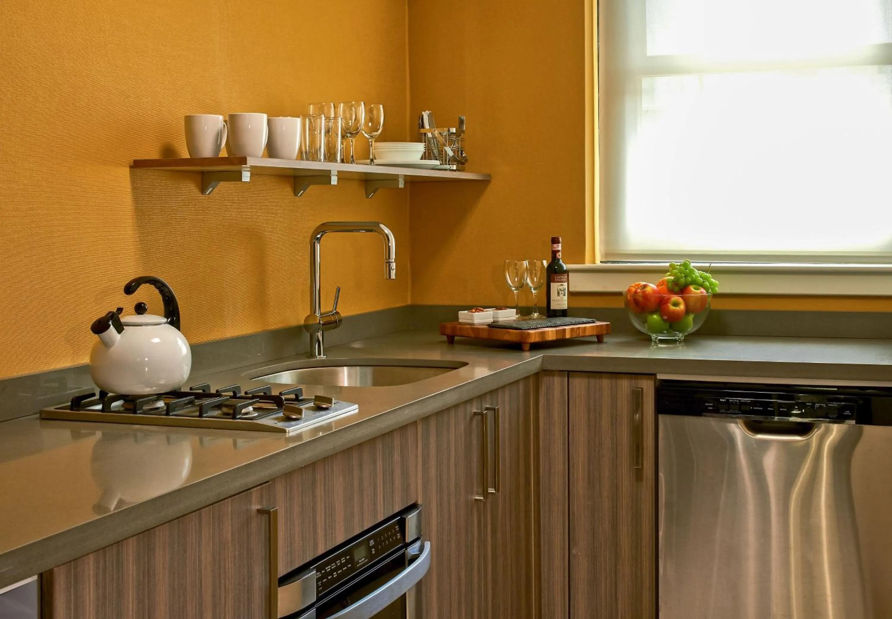 Kitchen or kitchenette in The Fifty Sonesta Hotel New York