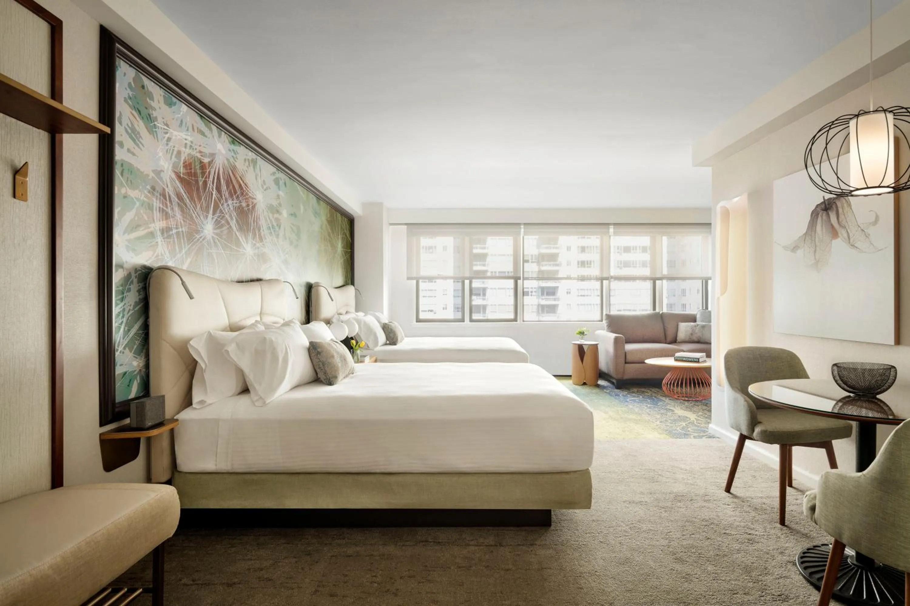 Photo of the whole room, Bed in The Gardens Sonesta ES Suites New York