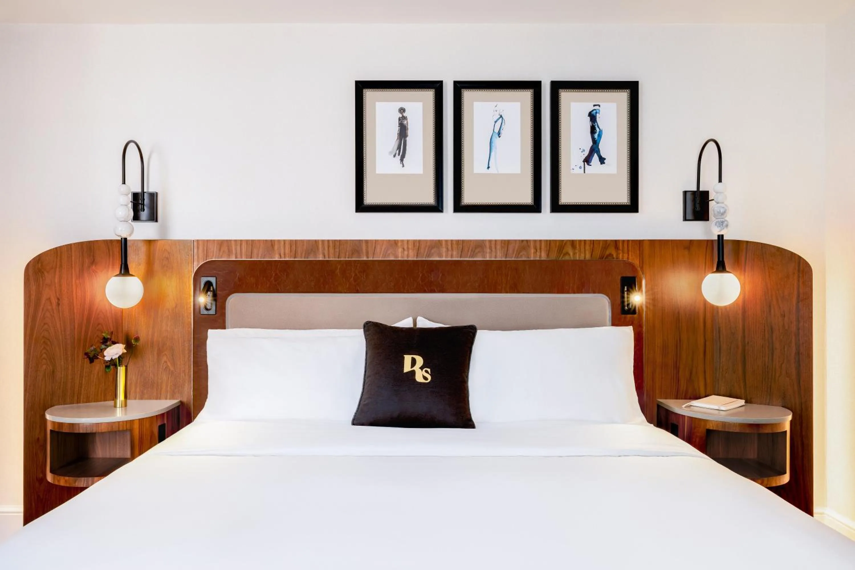Bed in The Benjamin Royal Sonesta New York