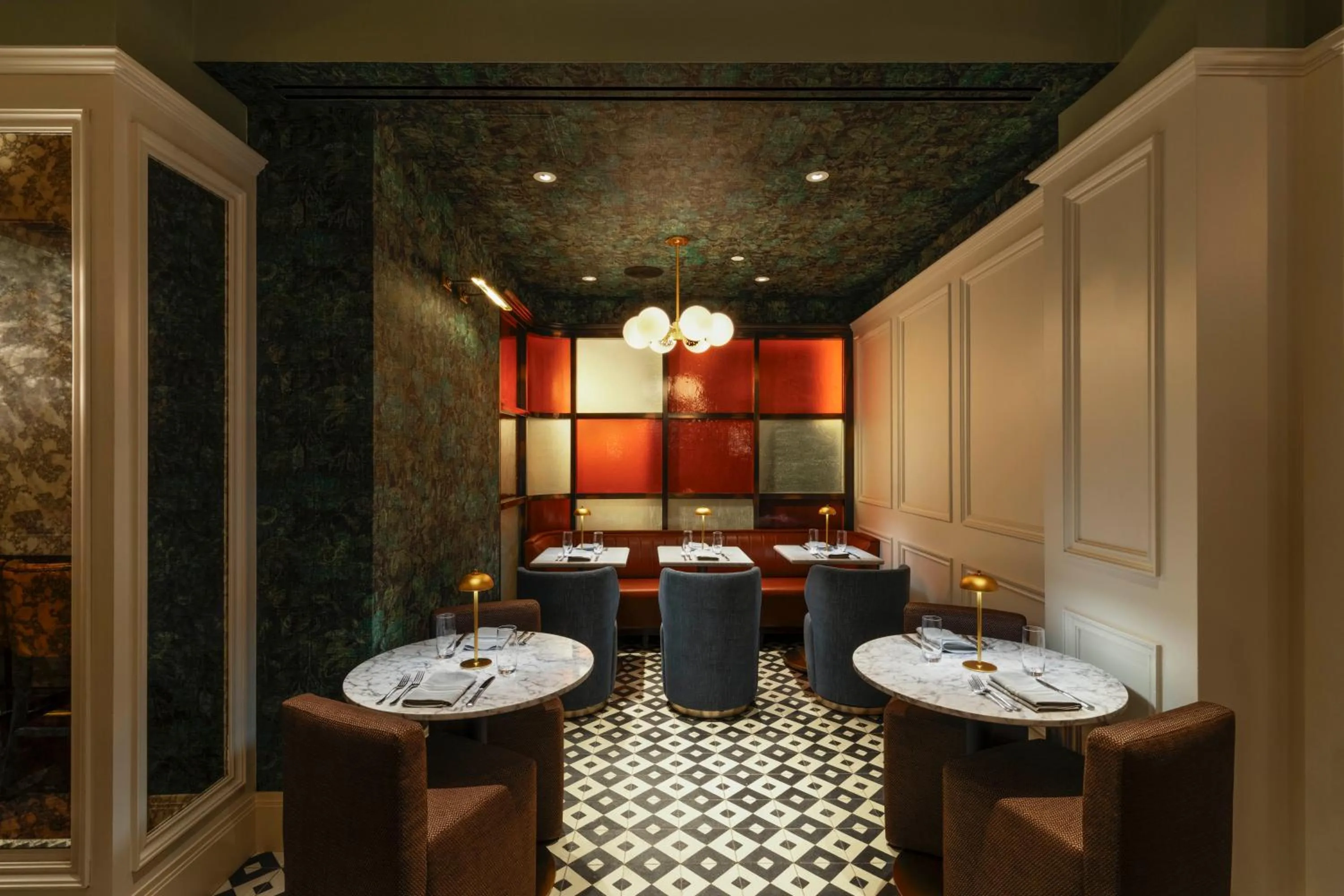 Restaurant/places to eat in The Benjamin Royal Sonesta New York