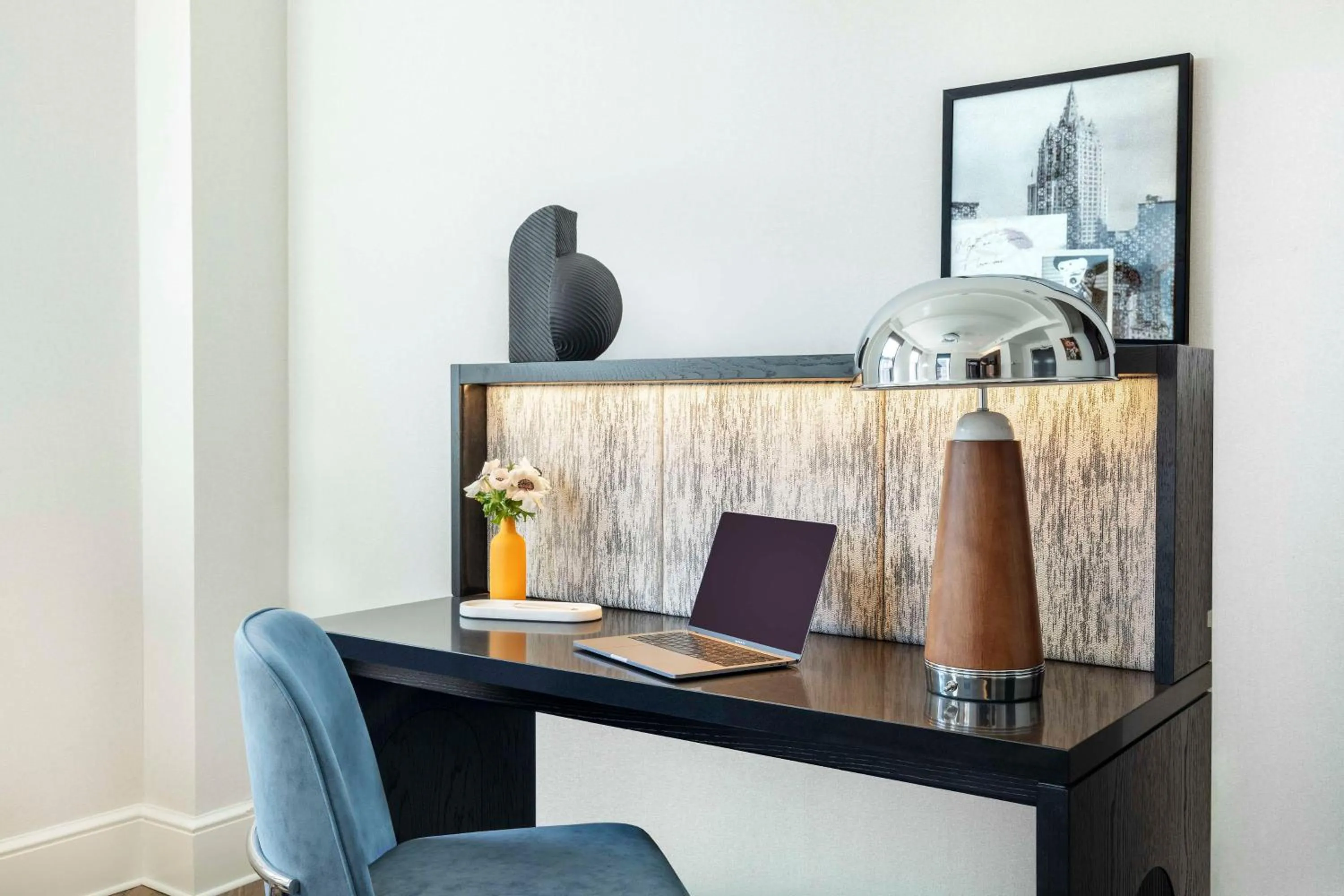 Living room in The Benjamin Royal Sonesta New York