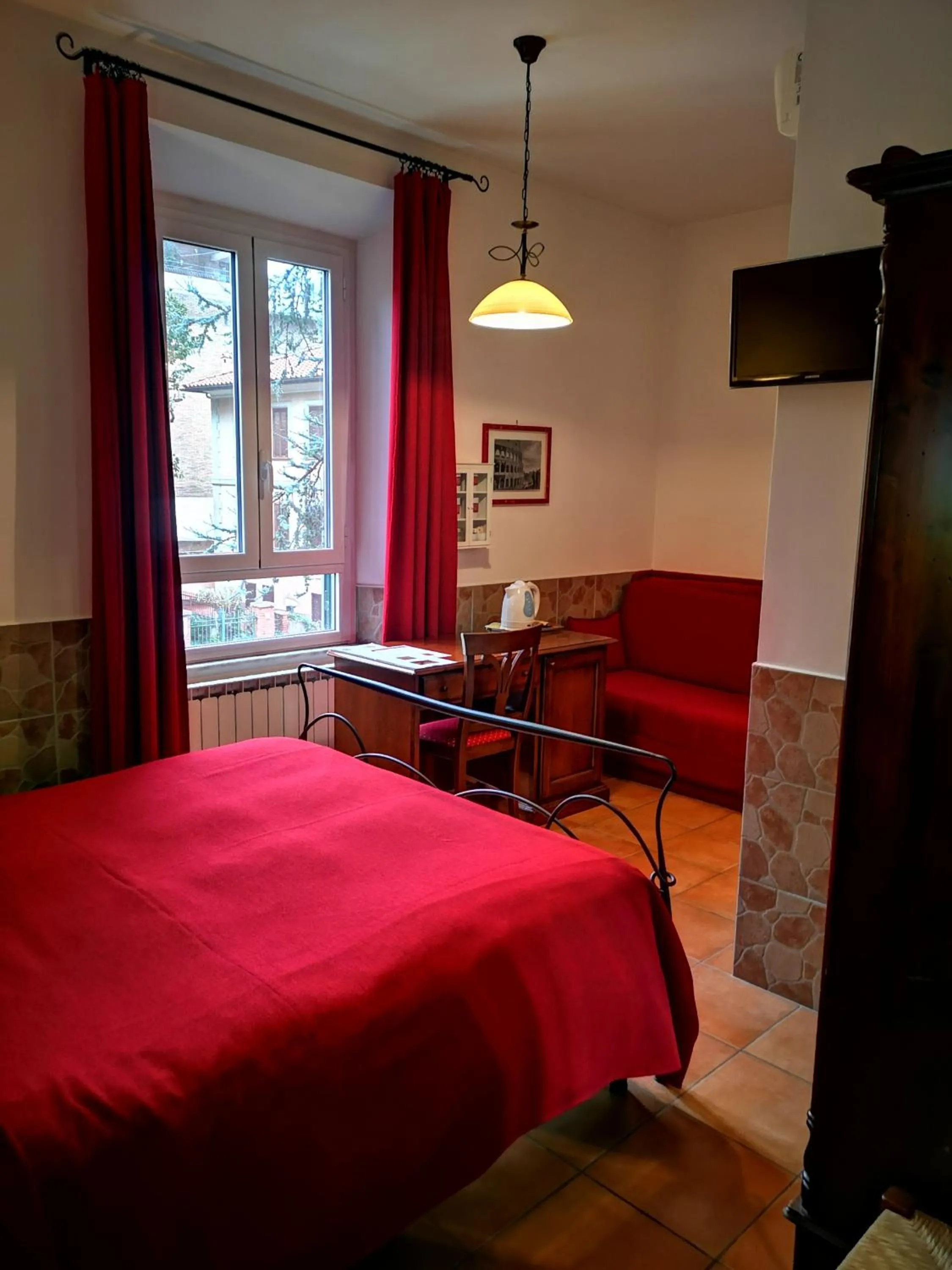 Photo of the whole room, Bed in Vecchia Roma Resort