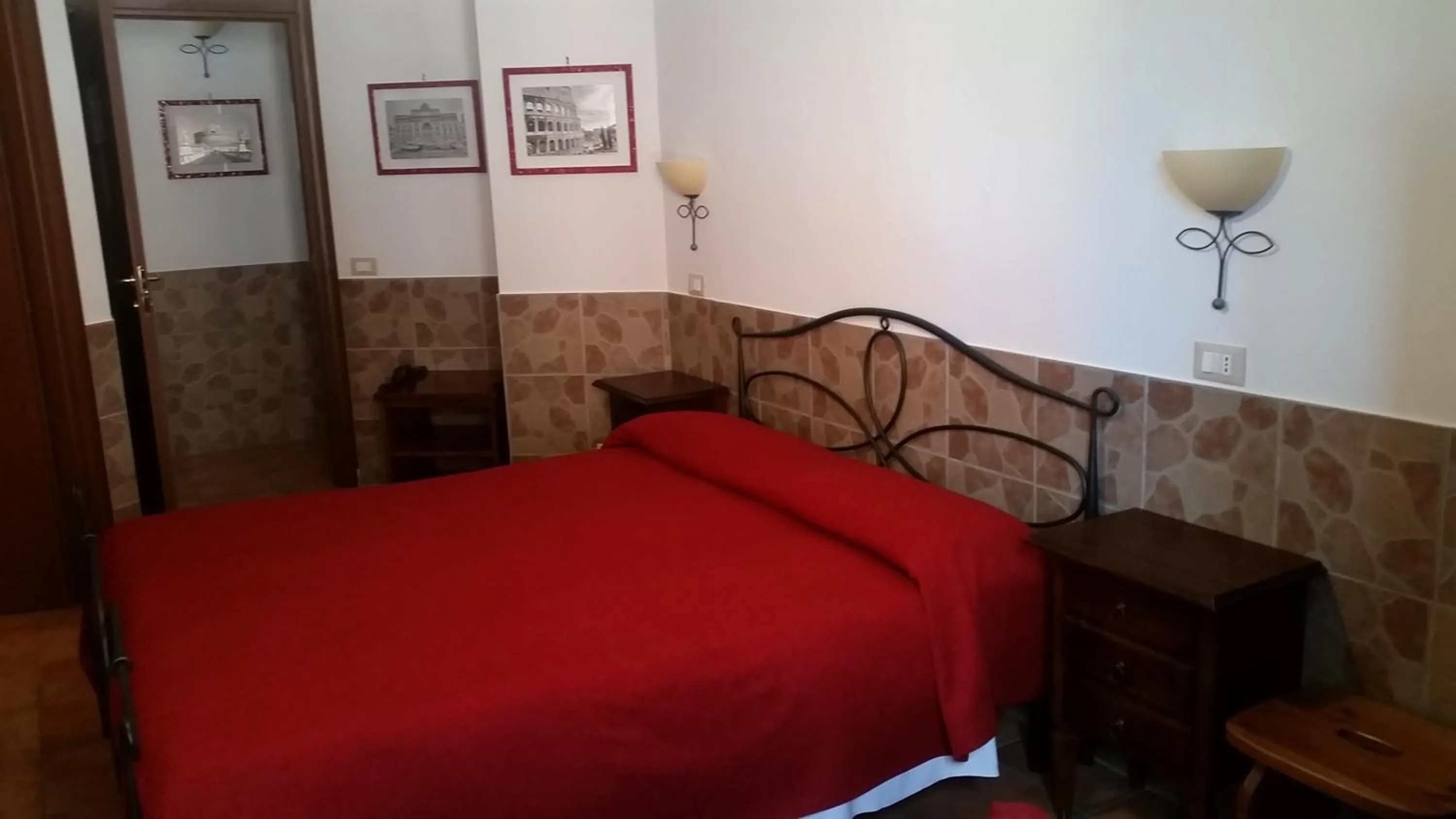 Photo of the whole room, Bed in Vecchia Roma Resort