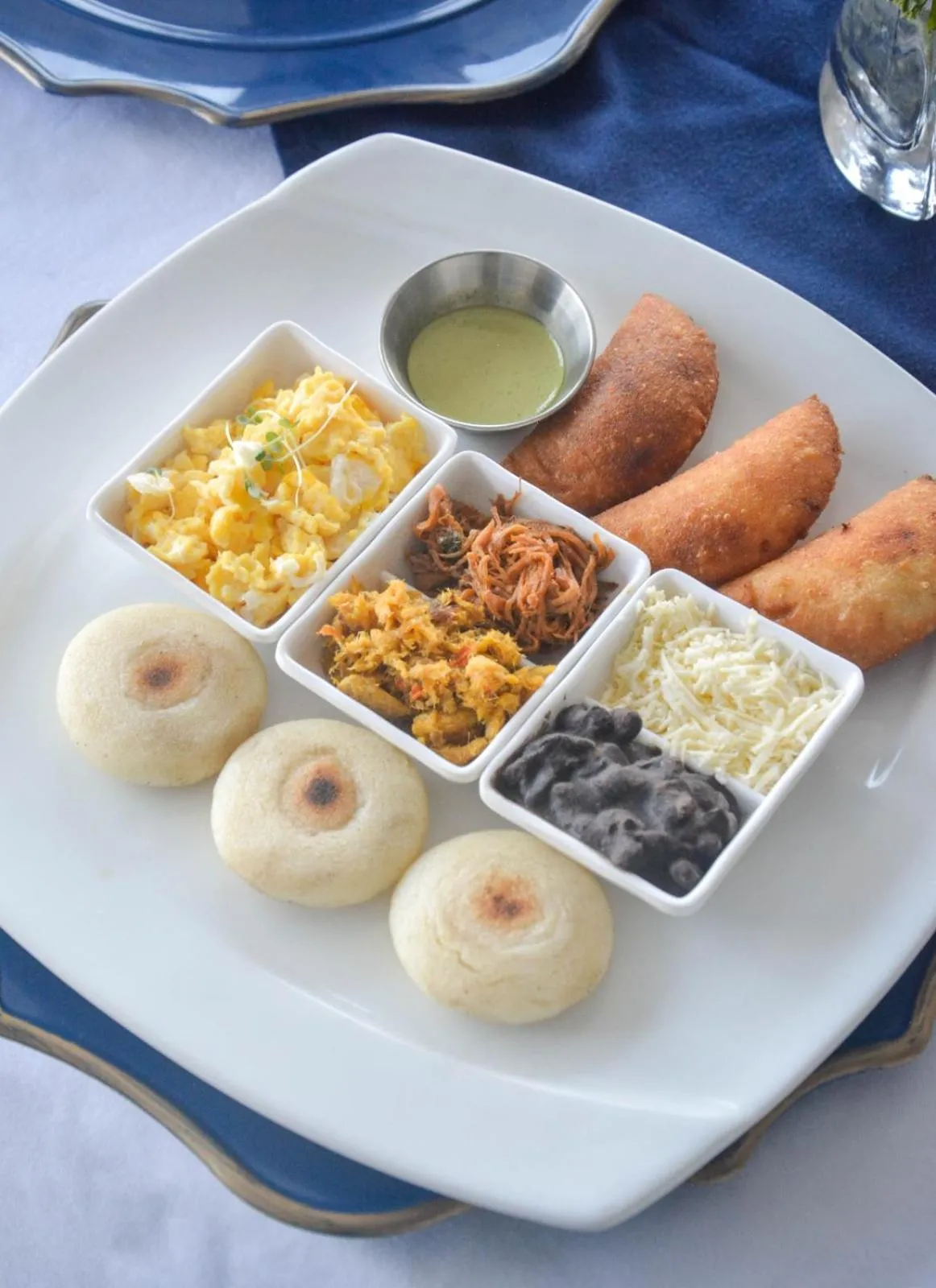 Restaurant/places to eat in Aquarius Hotel Boutique