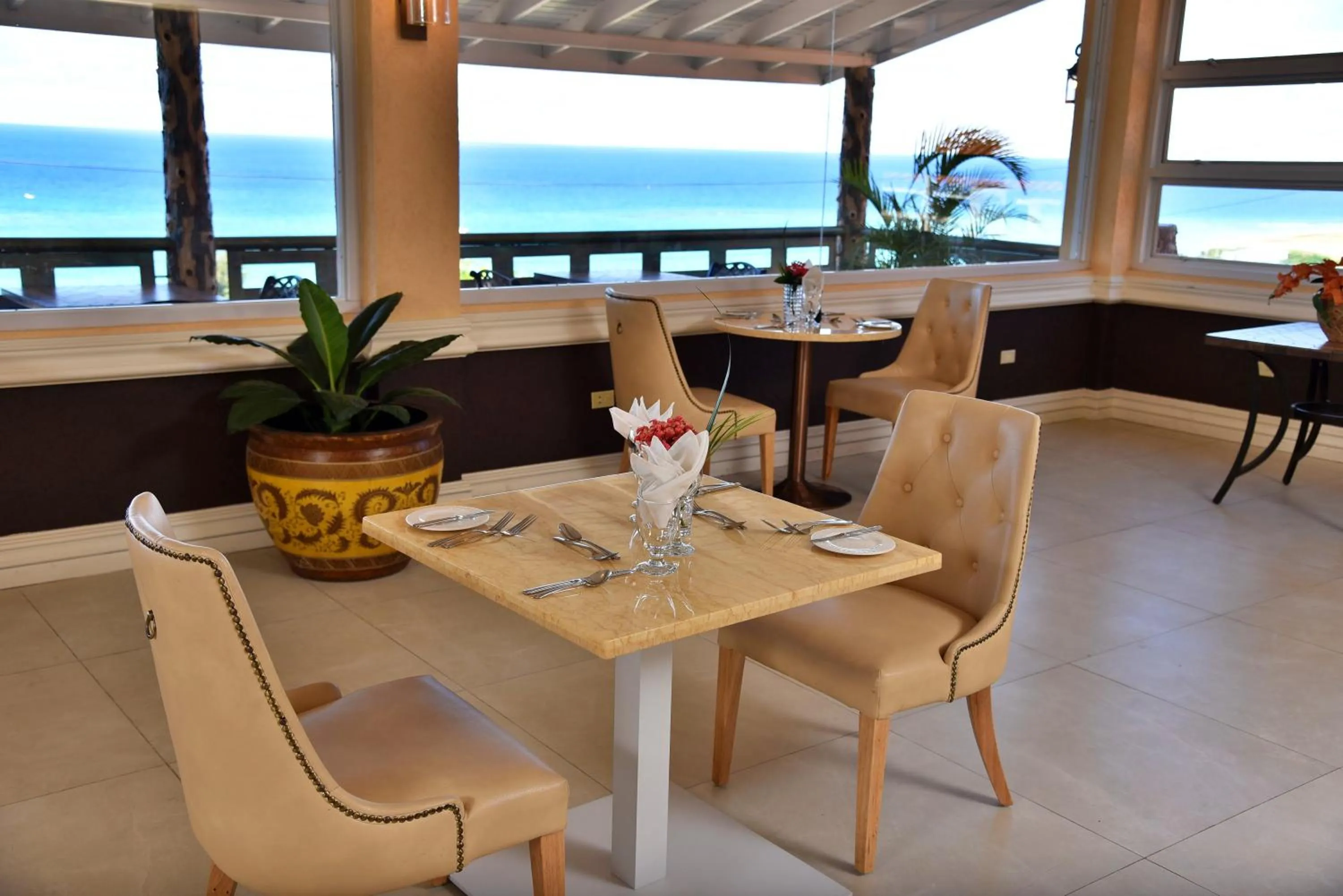 Restaurant/places to eat in Hotel Grand A View