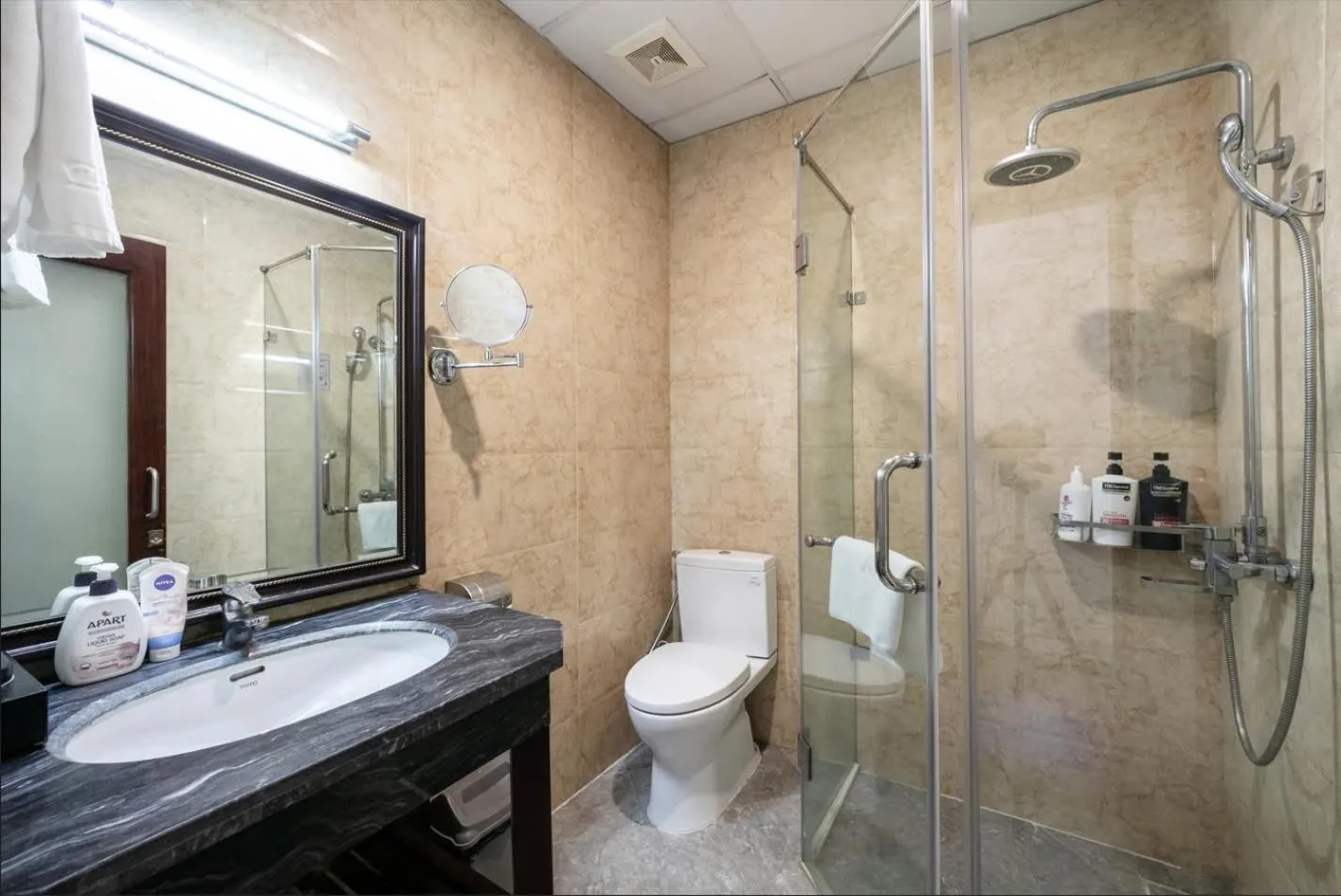 Shower in A25 Hotel - 63A Phương Liệt