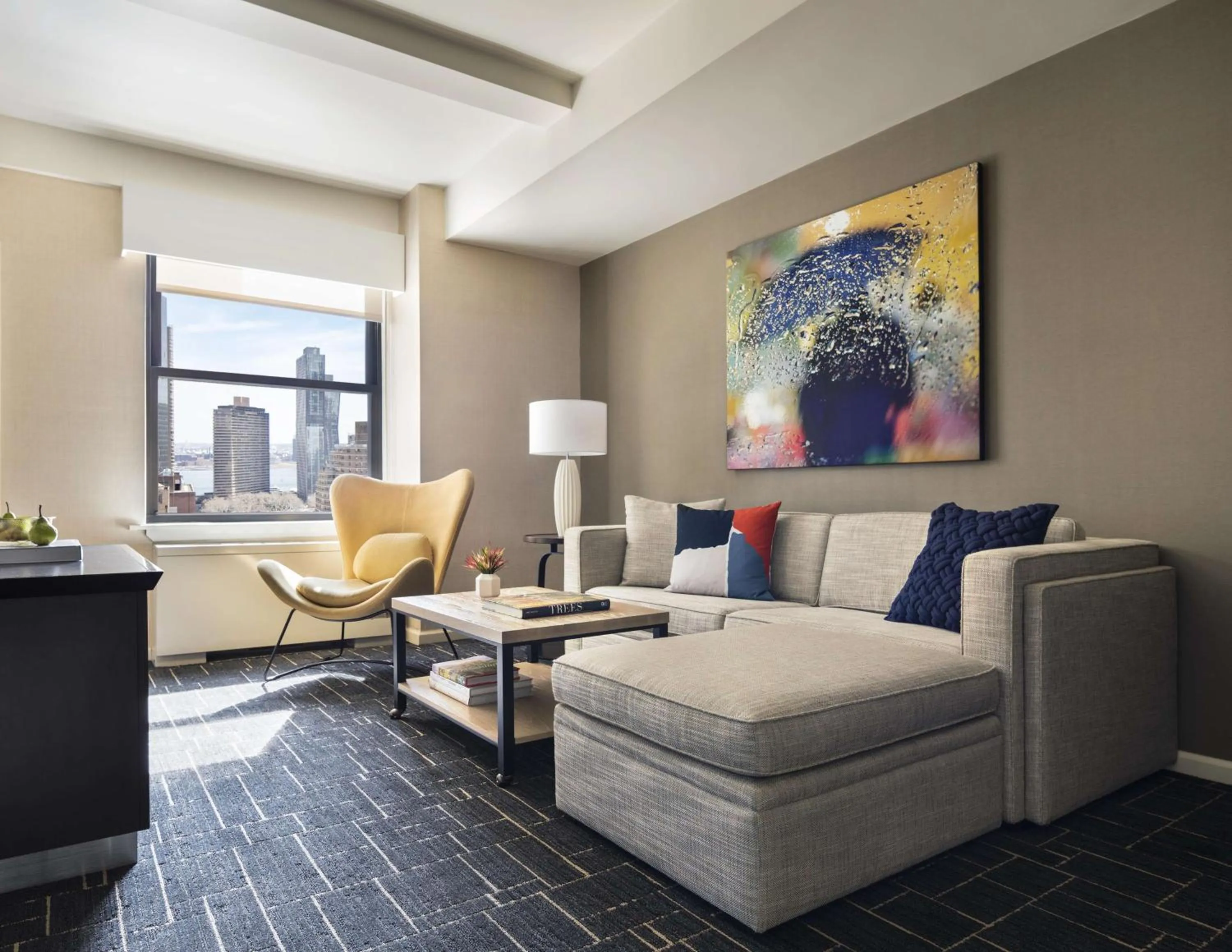 Living room in The Shelburne Sonesta New York