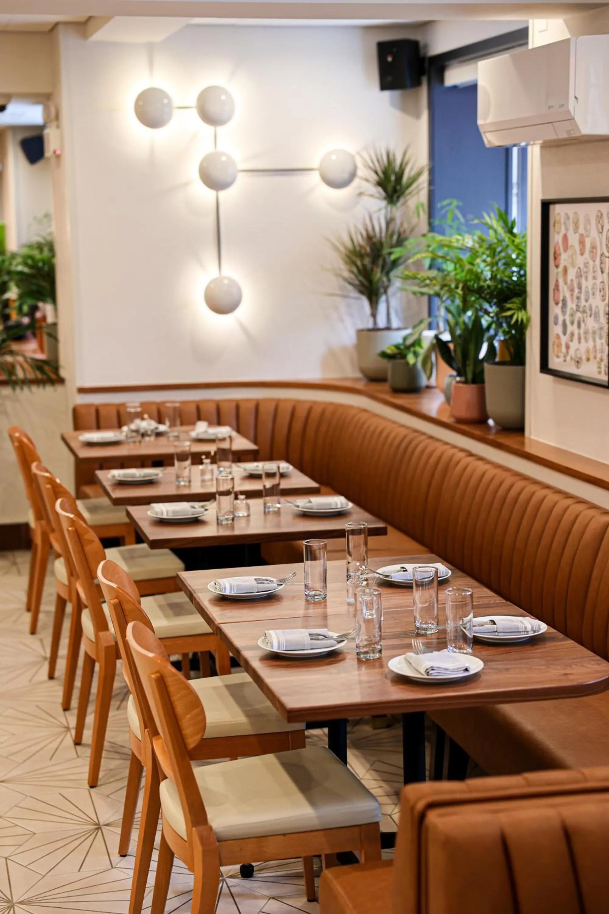 Restaurant/places to eat in The Shelburne Sonesta New York