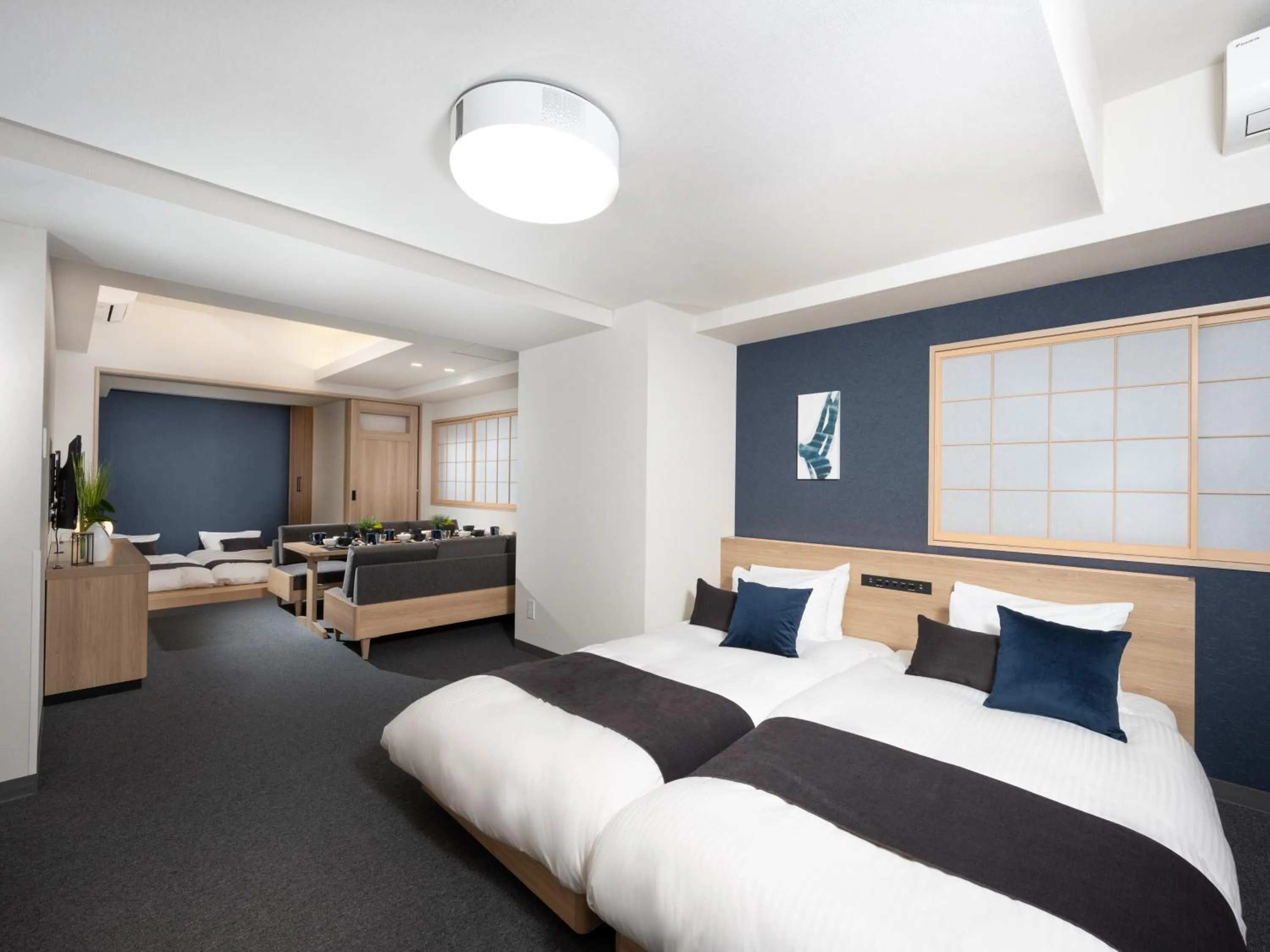 Photo of the whole room, Bed in MIMARU Tokyo Shinjuku West