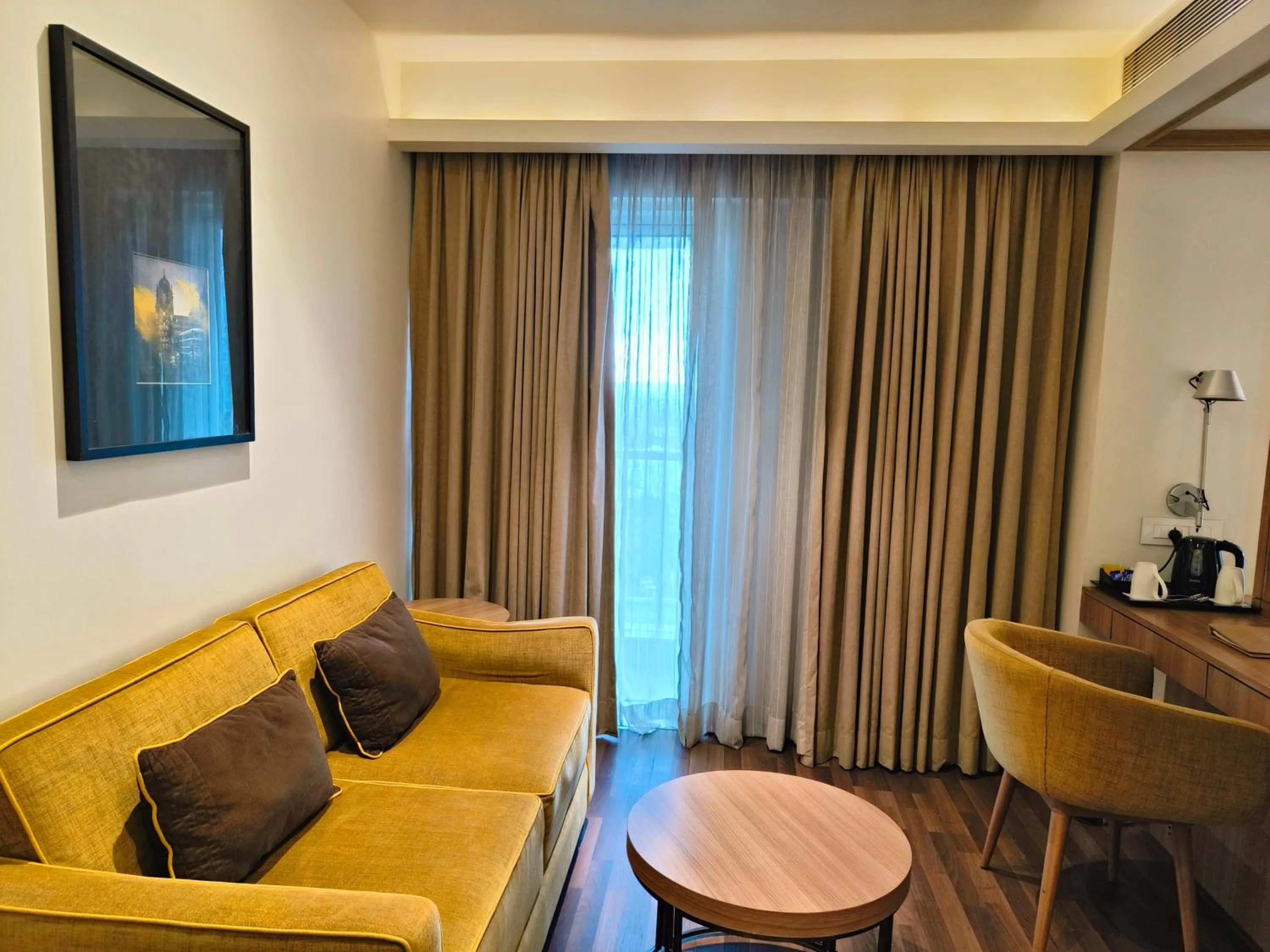 Living room in Royal Hometel Suites
