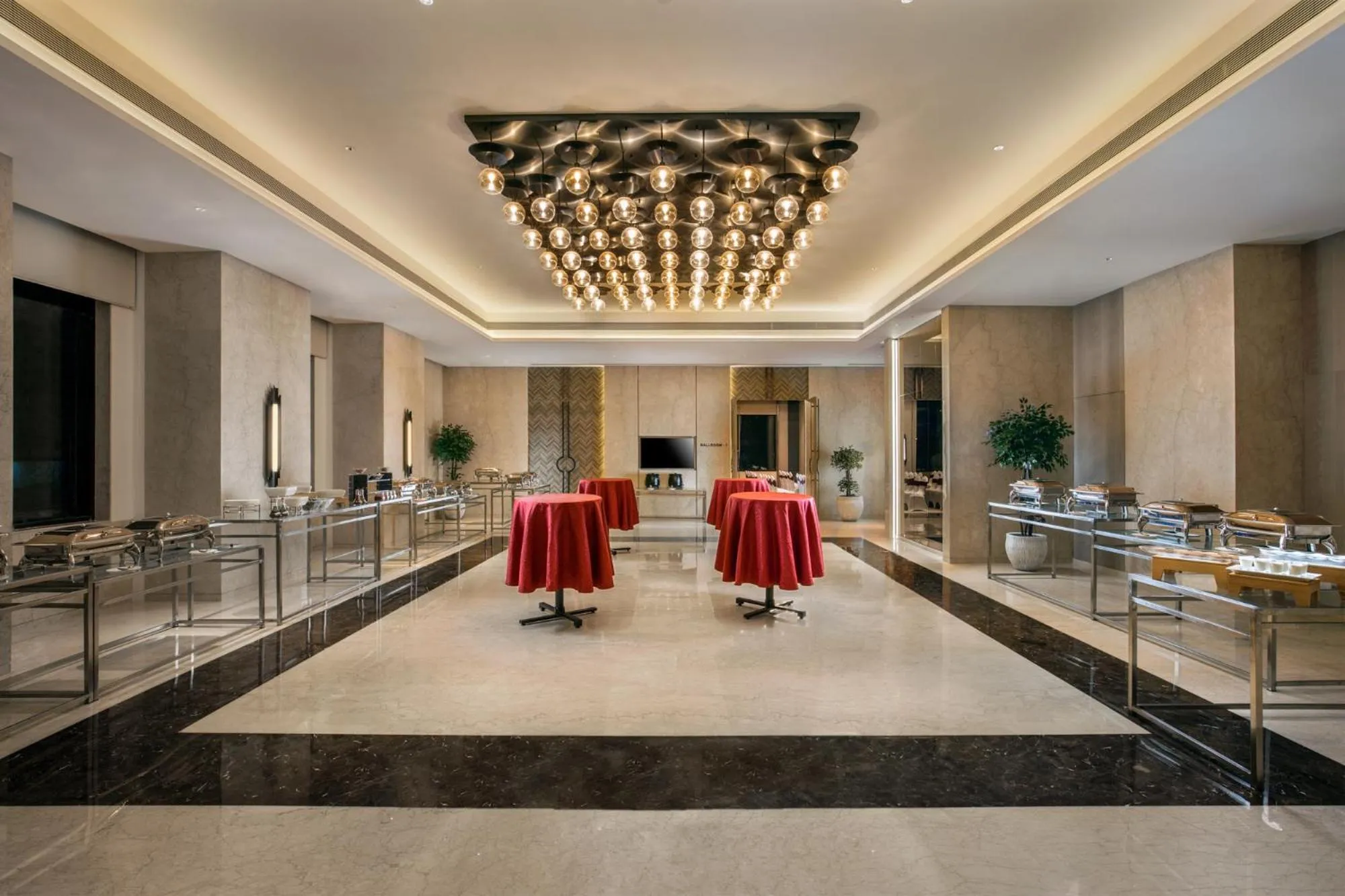 Banquet/Function facilities in Royal Hometel Suites