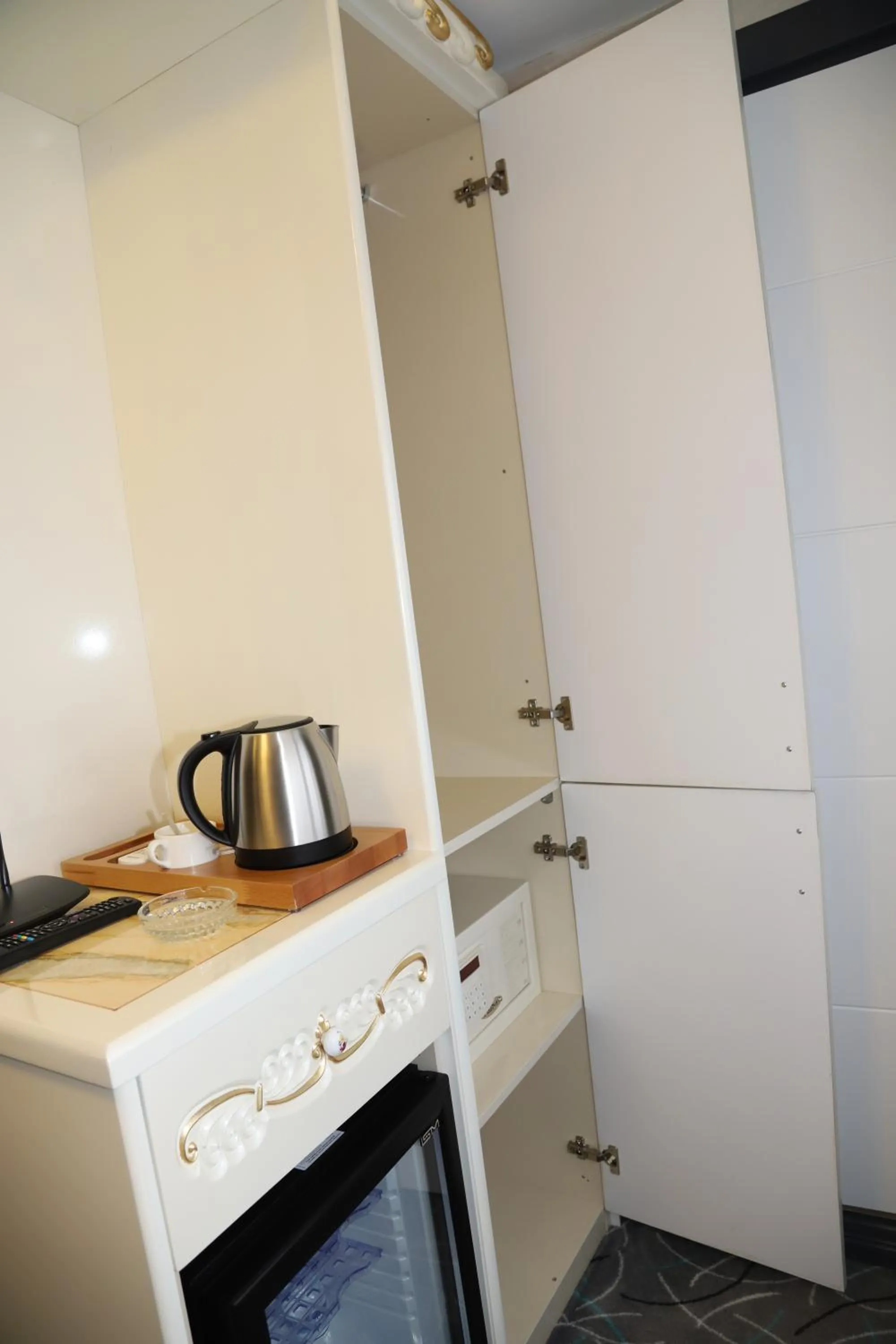 locker in Grand Kavi Hotel