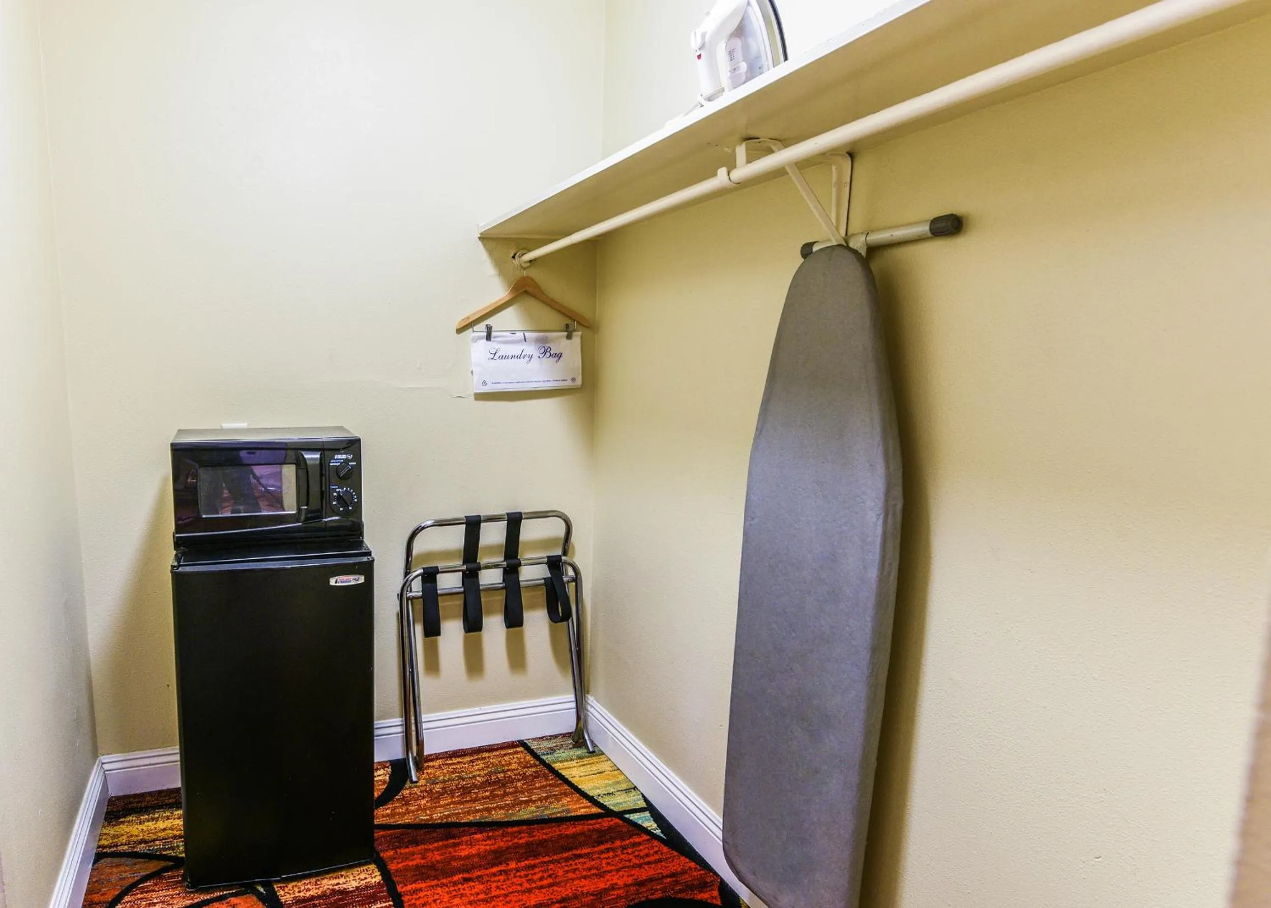 Decorative detail in Vagabond Inn Long Beach