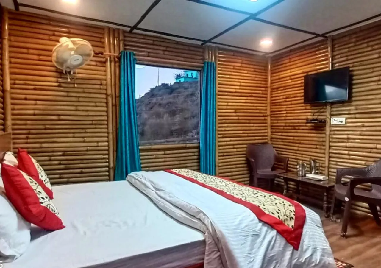 Bed in Bamboo Junction Resort - Kanatal, Valley & Mountain View