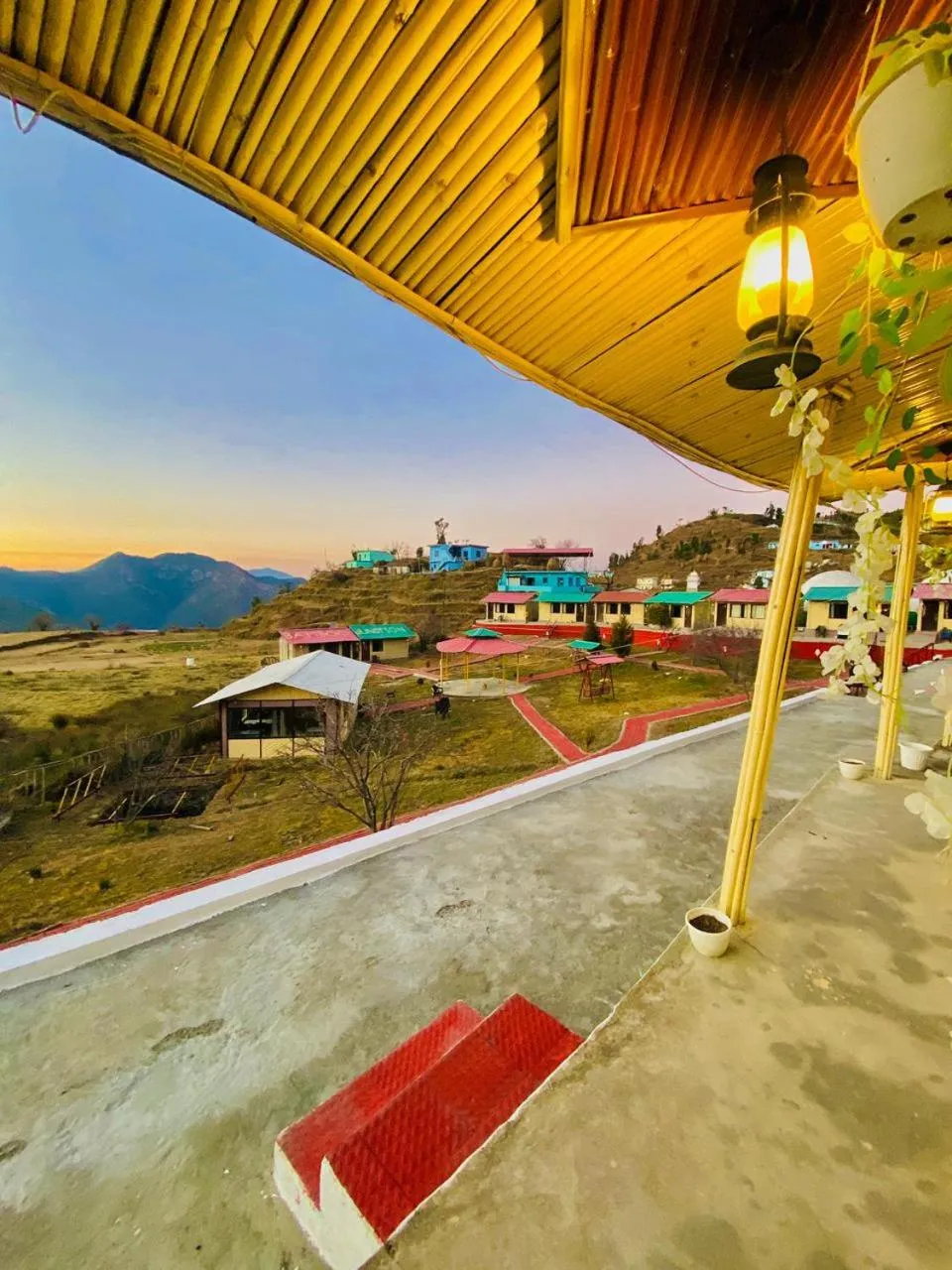 Sunset in Bamboo Junction Resort - Kanatal, Valley & Mountain View