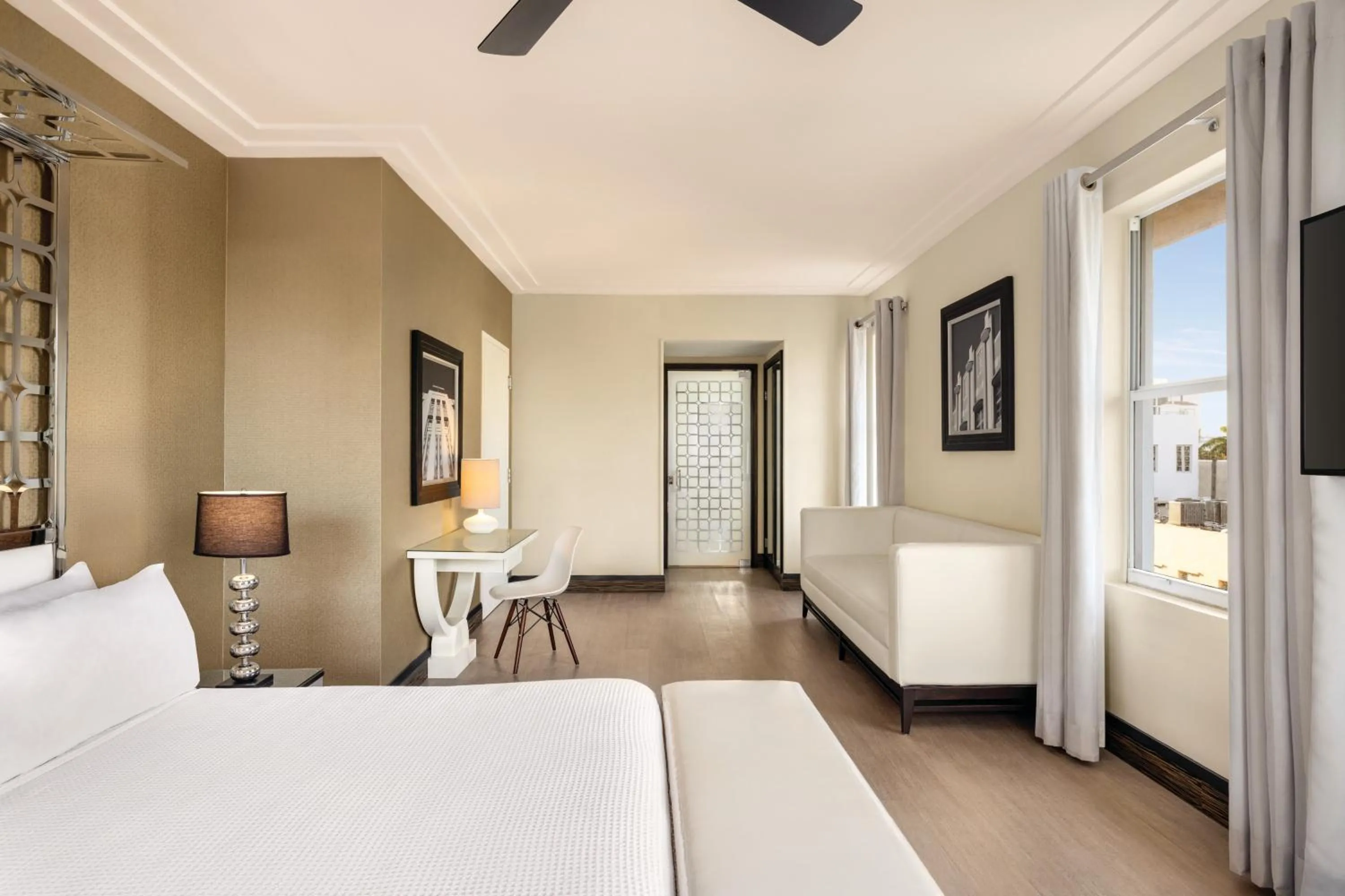 Bedroom, Bed in Waldorf Towers South Beach