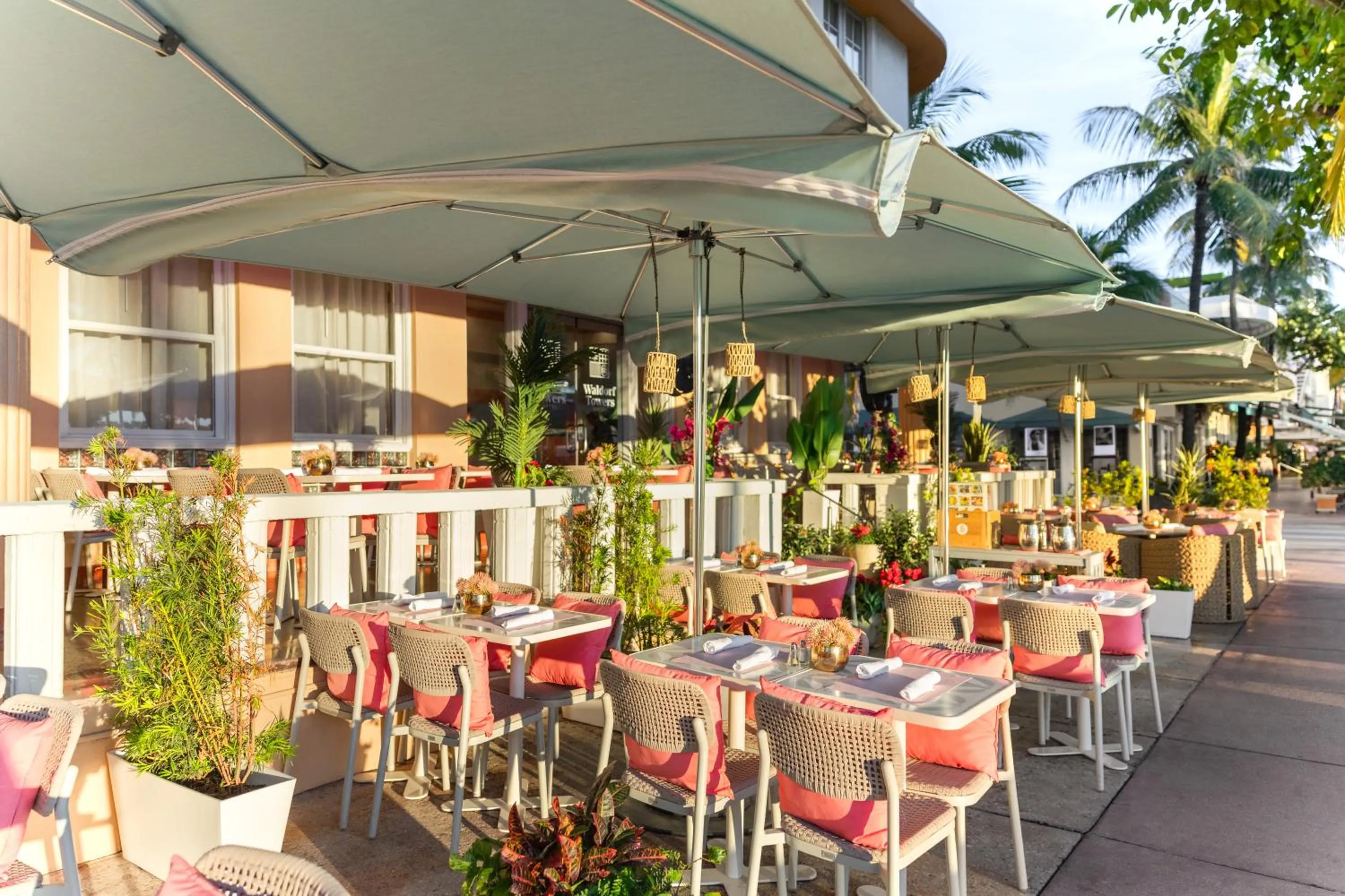 Restaurant/places to eat in Waldorf Towers South Beach