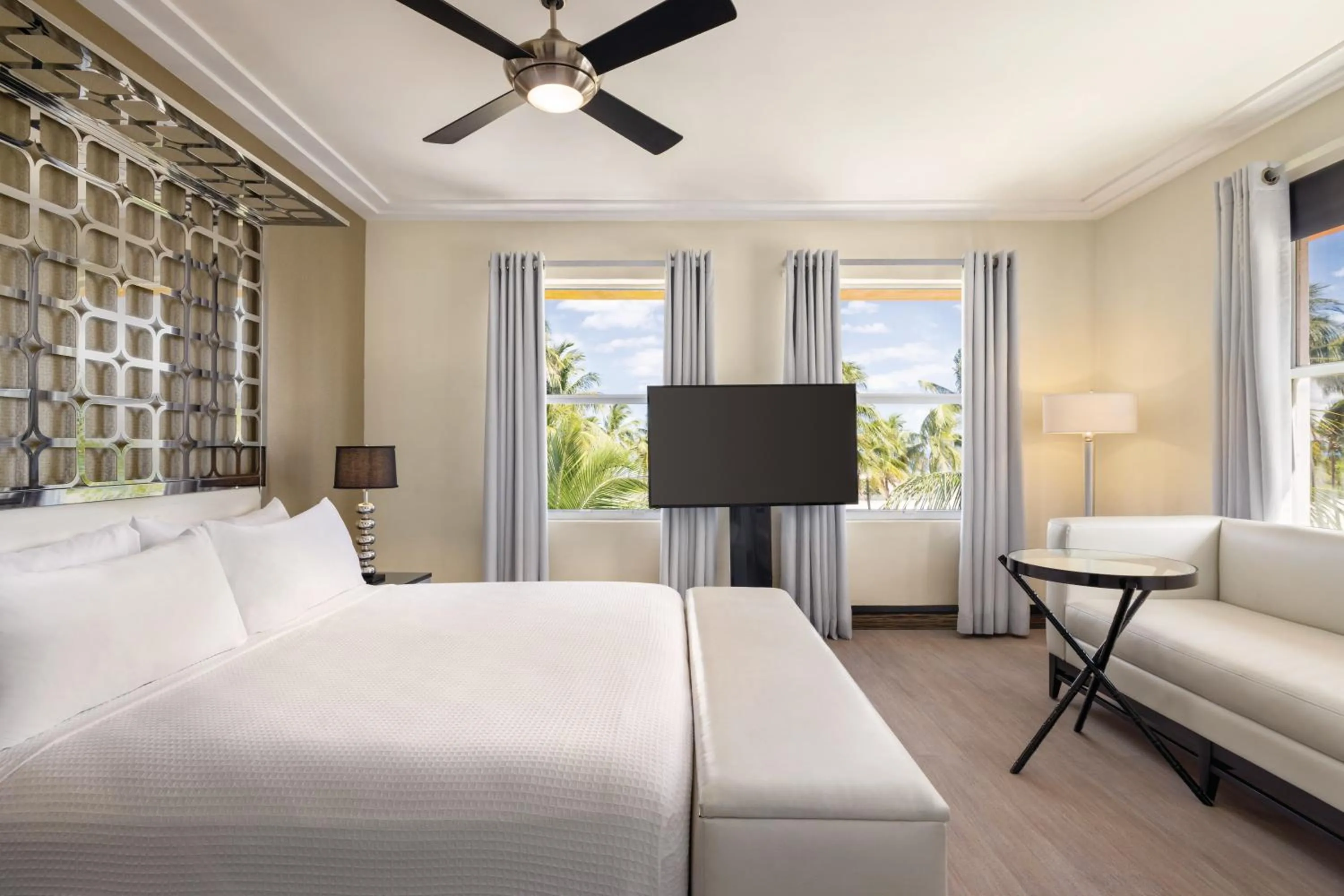 Bedroom, Bed in Waldorf Towers South Beach