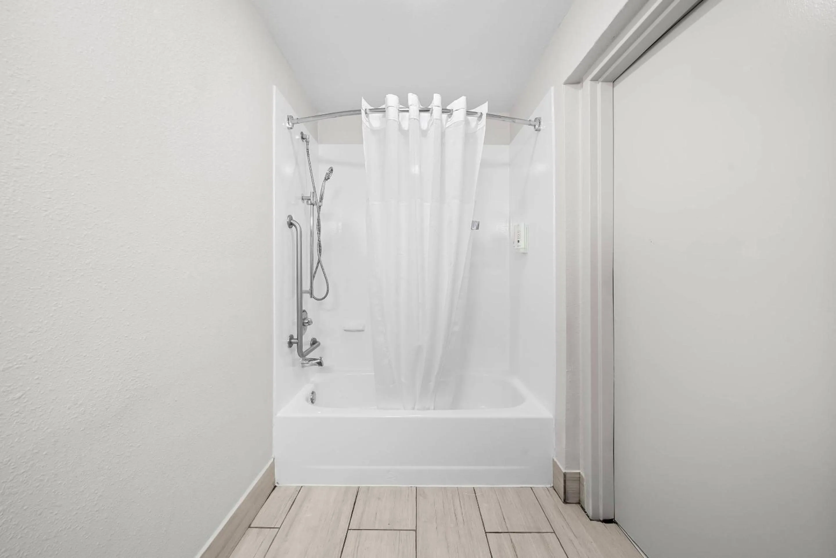 Bedroom in Quality Inn Orlando Near International Drive