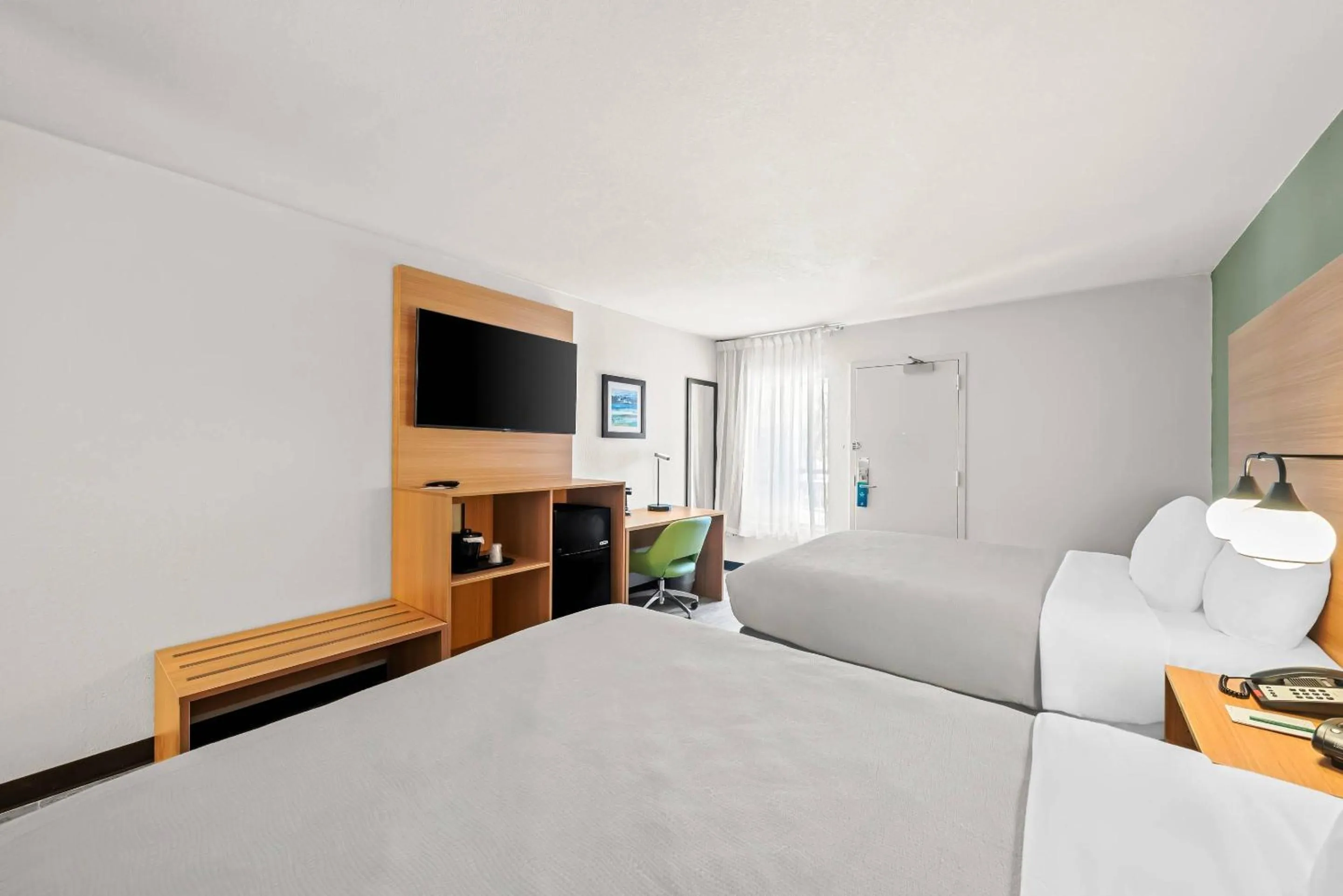 Bedroom, Bed in Quality Inn Orlando Near International Drive