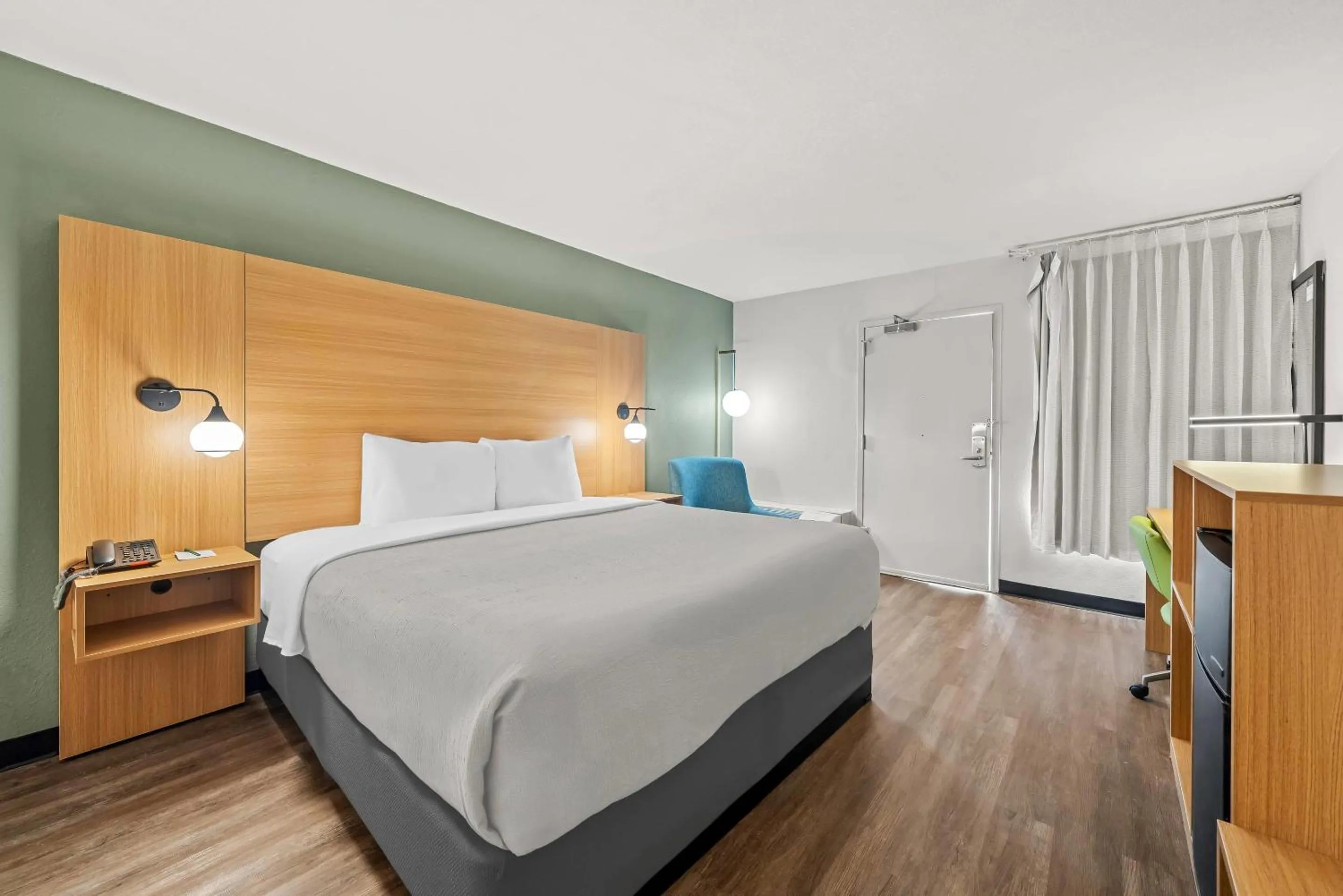 Bedroom, Bed in Quality Inn Orlando Near International Drive