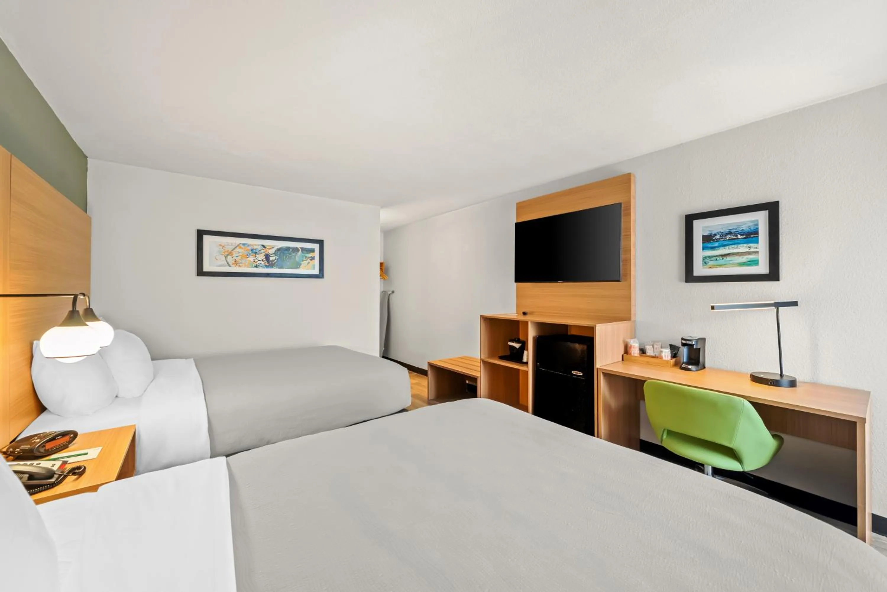 TV and multimedia, Bed in Quality Inn Orlando Near International Drive