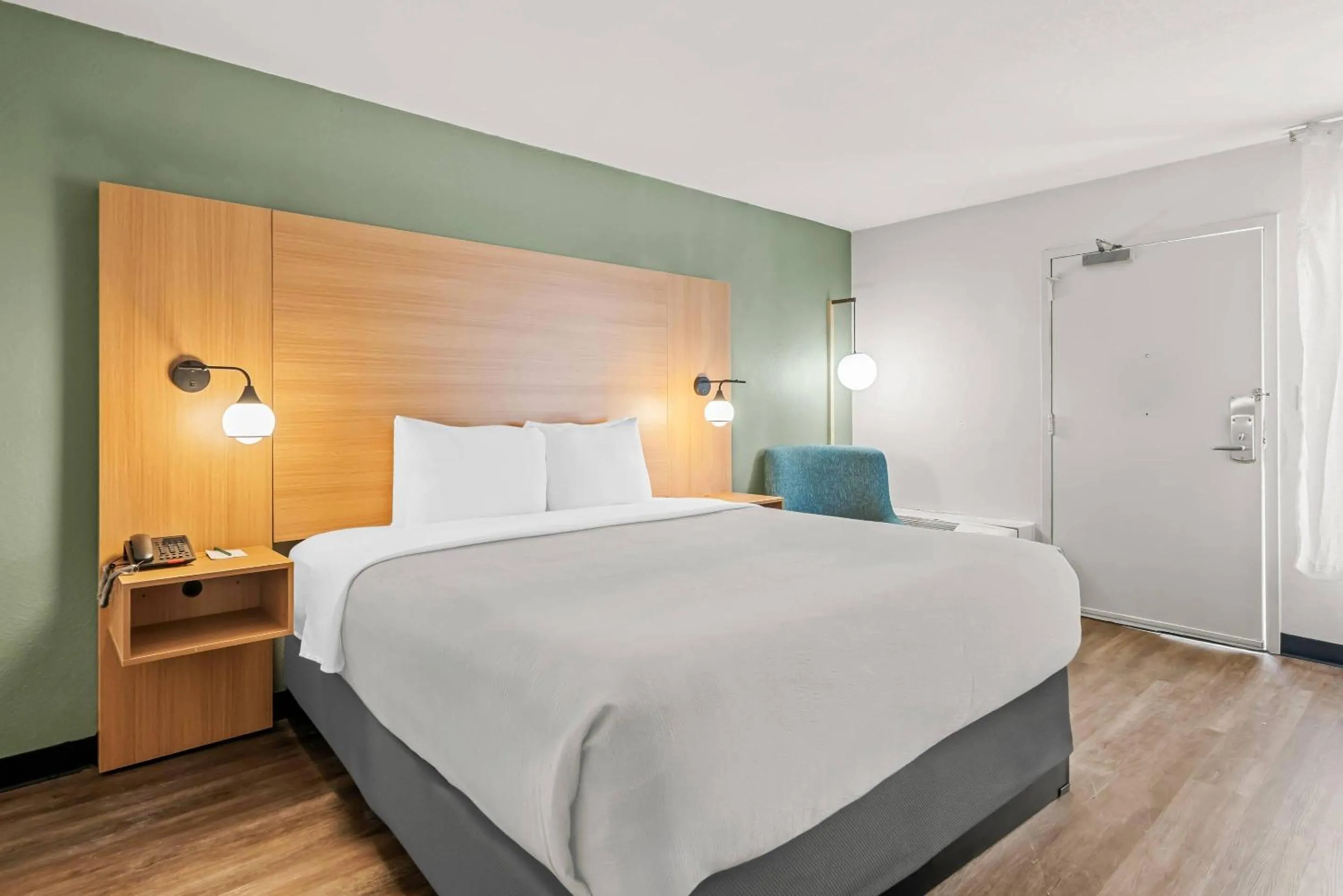 Bedroom, Bed in Quality Inn Orlando Near International Drive