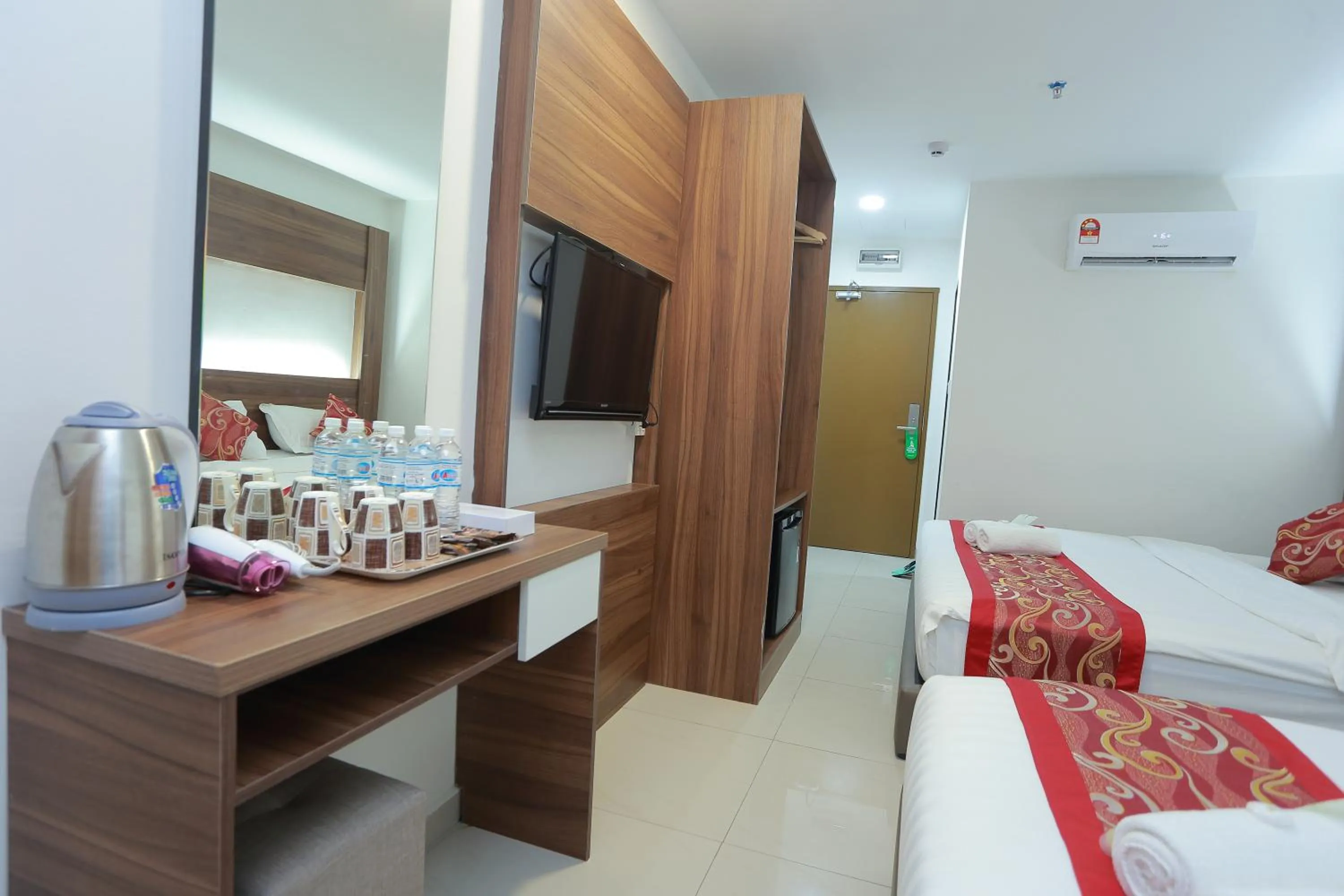 Coffee/tea facilities, Bed in Bitz Bintang Hotel