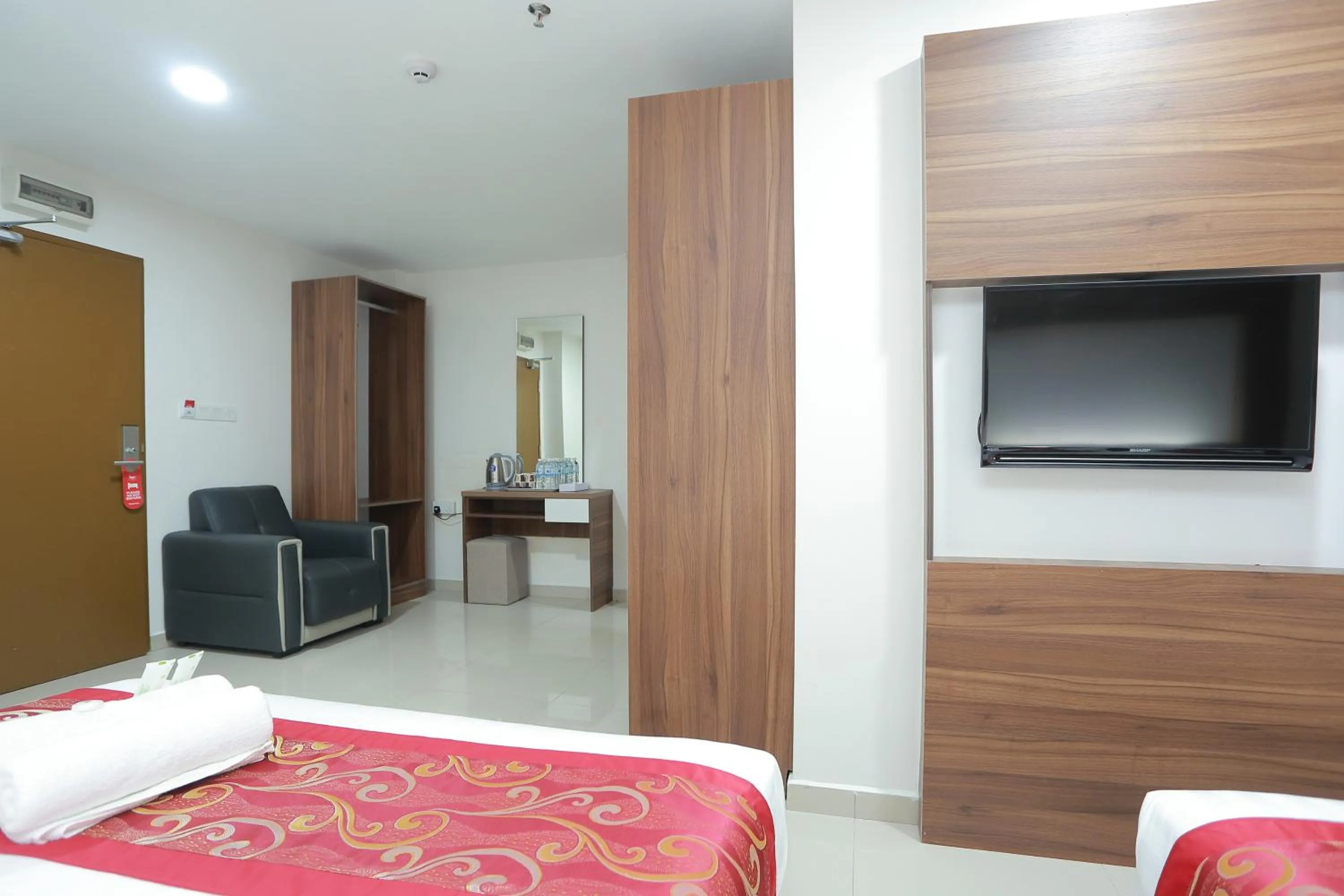 Communal lounge/ TV room, Bed in Bitz Bintang Hotel