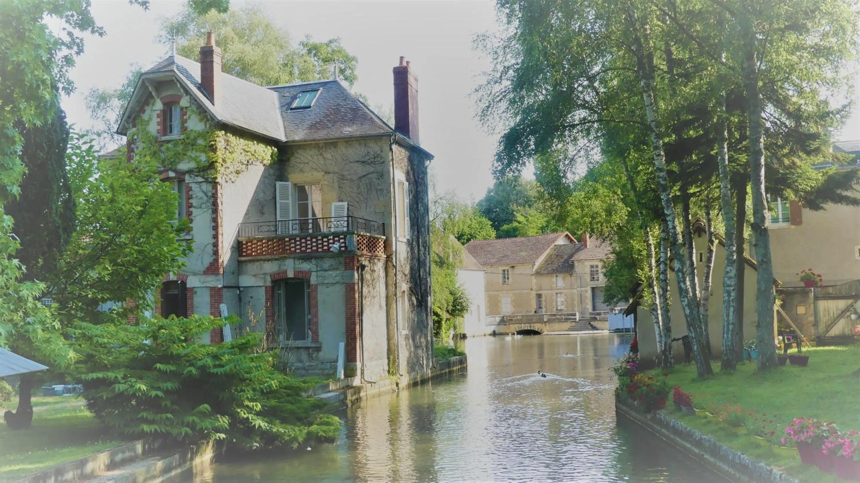 Property building in Maison du Moulin