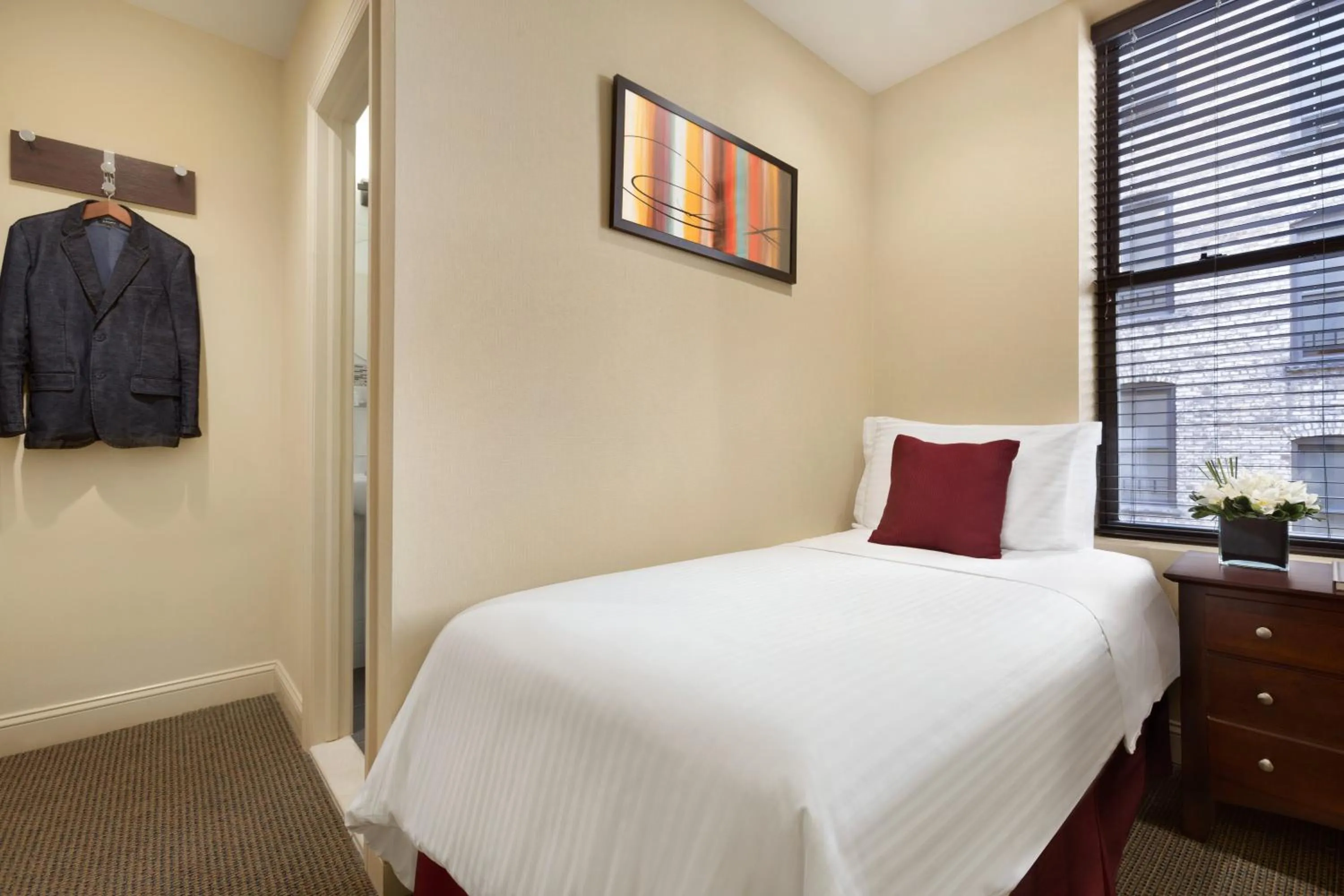 Bed in Washington Jefferson Hotel - Times Square North