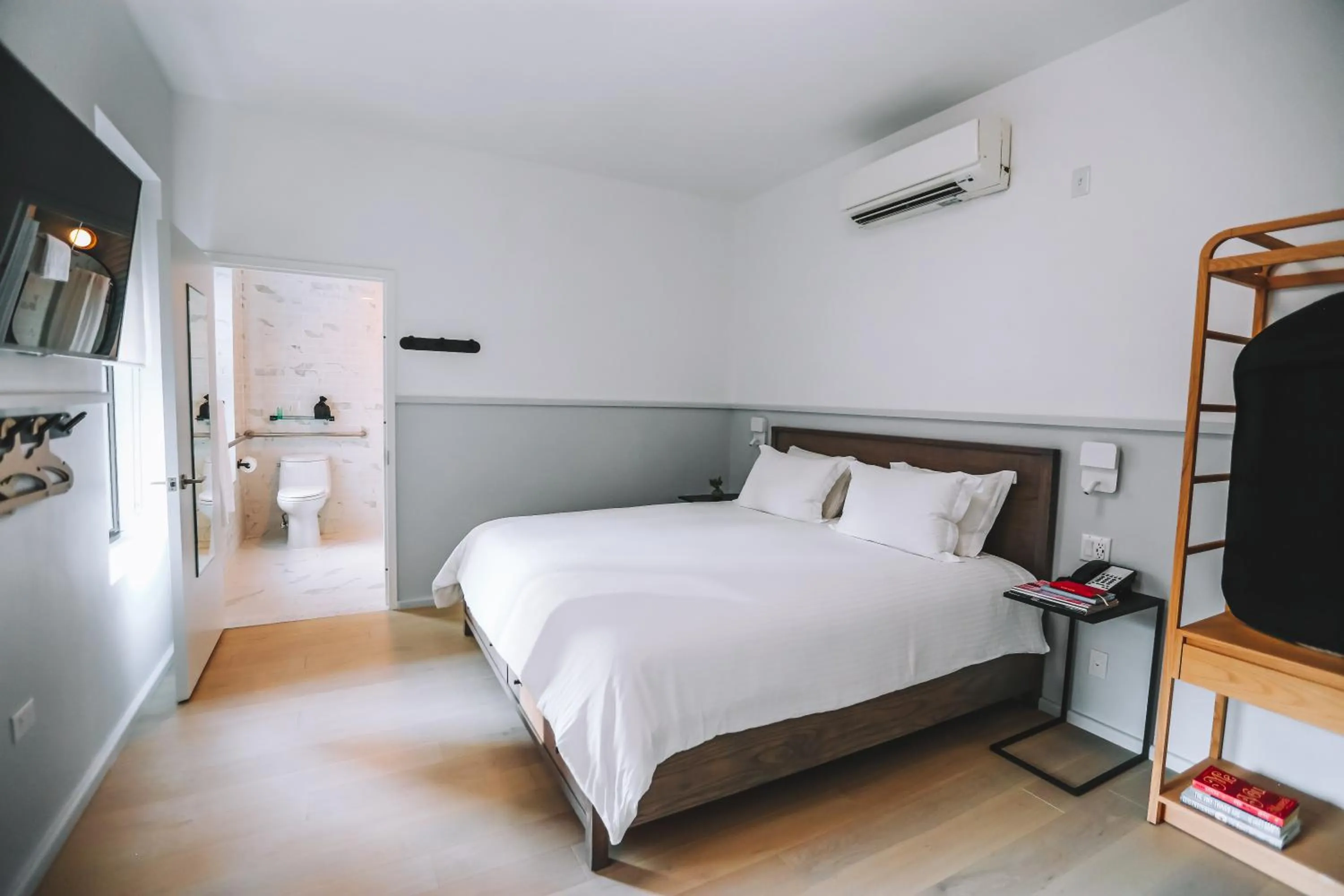 Bedroom in Washington Jefferson Hotel - Times Square North