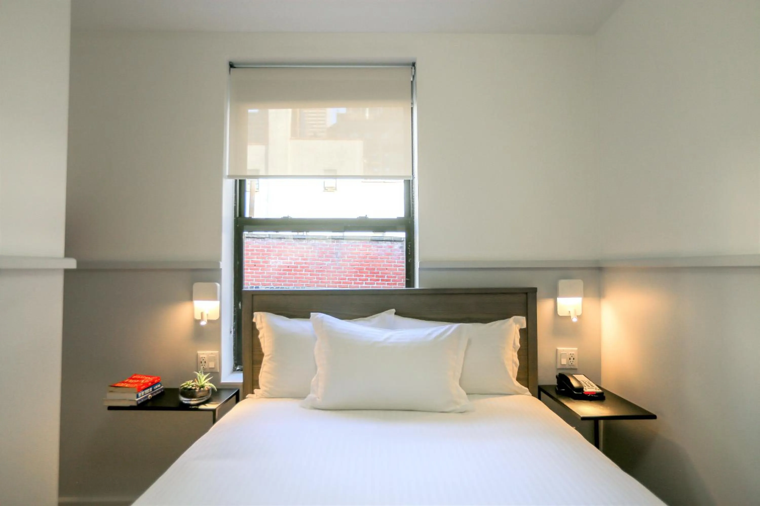 Bedroom in Washington Jefferson Hotel - Times Square North