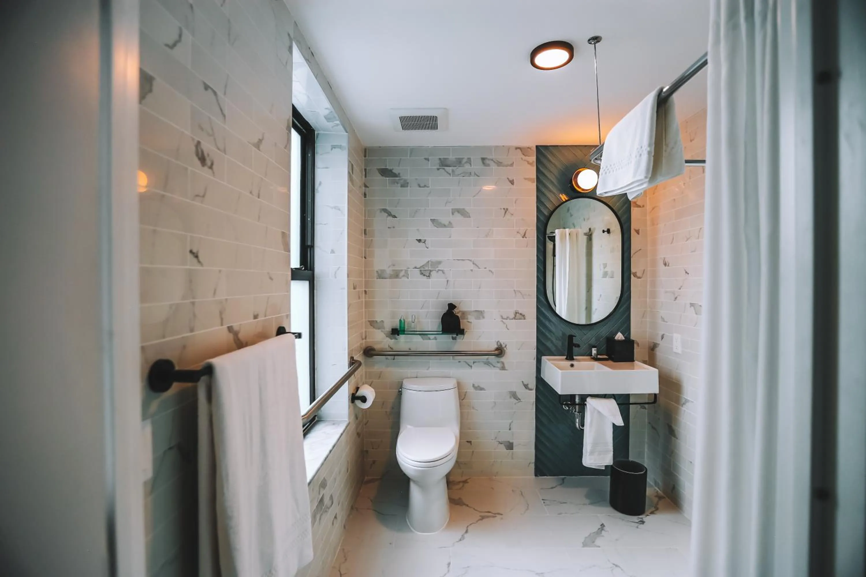 Bathroom in Washington Jefferson Hotel - Times Square North