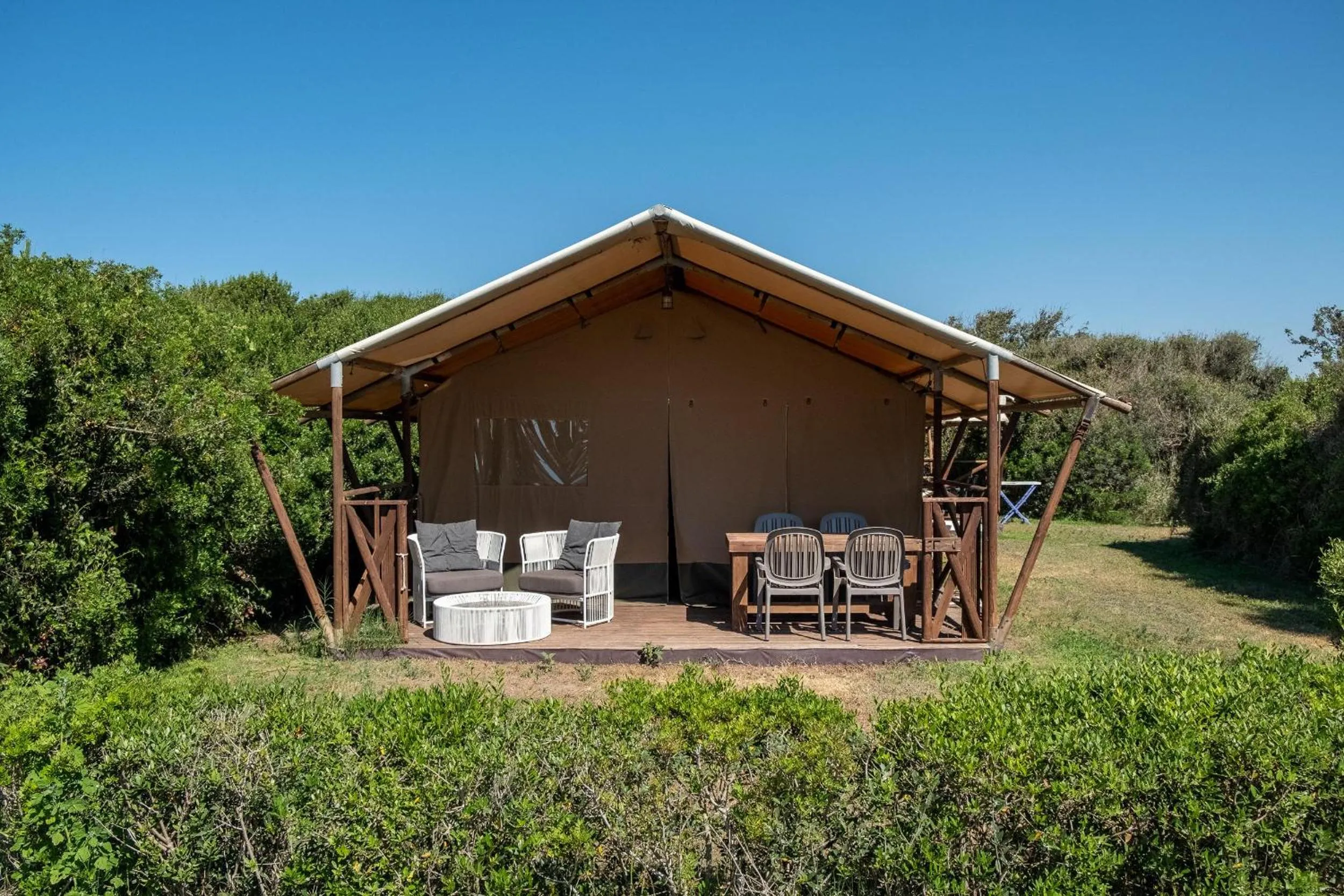 Photo of the whole room in Gitavillage California