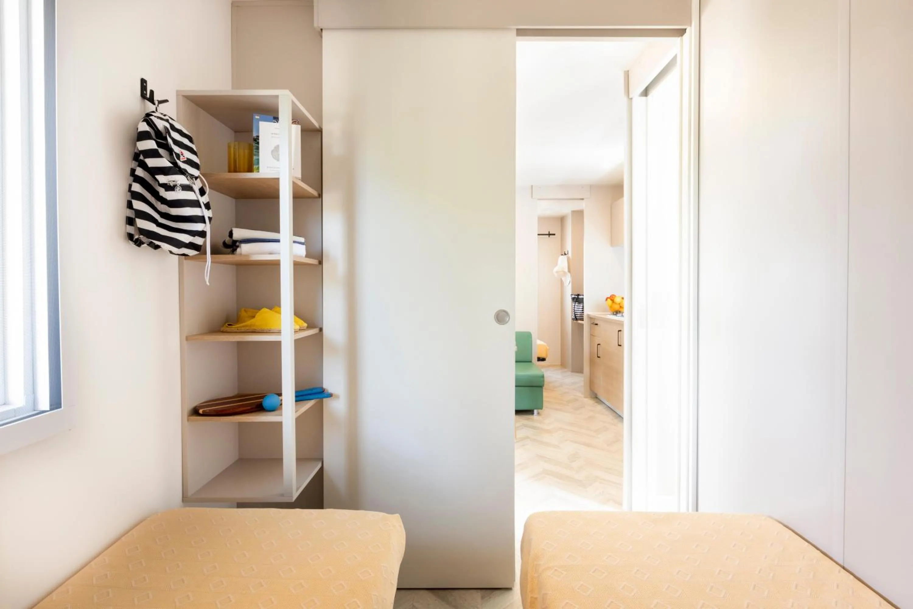 Photo of the whole room, Bed in Gitavillage California