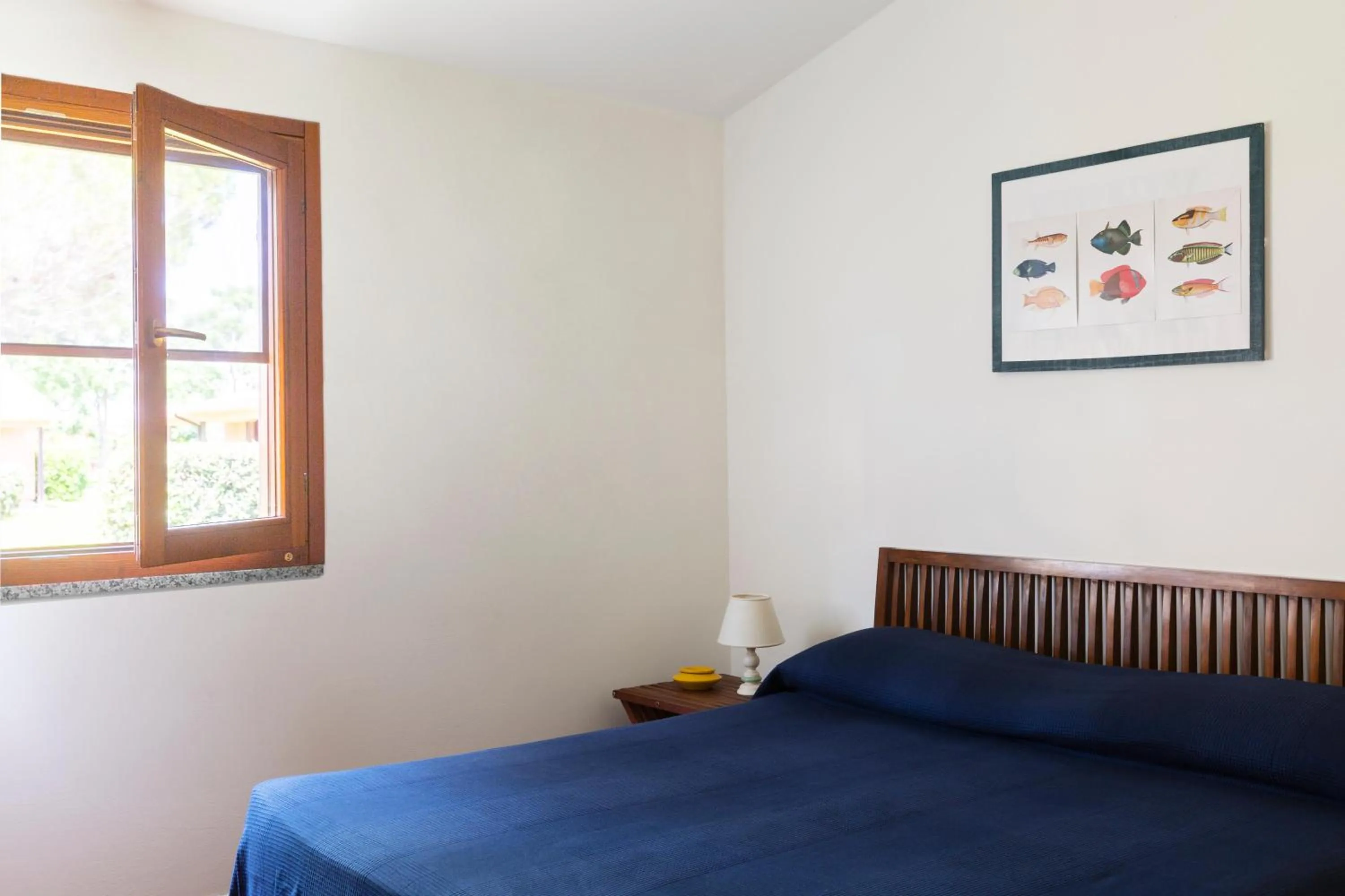 Photo of the whole room, Bed in Gitavillage California