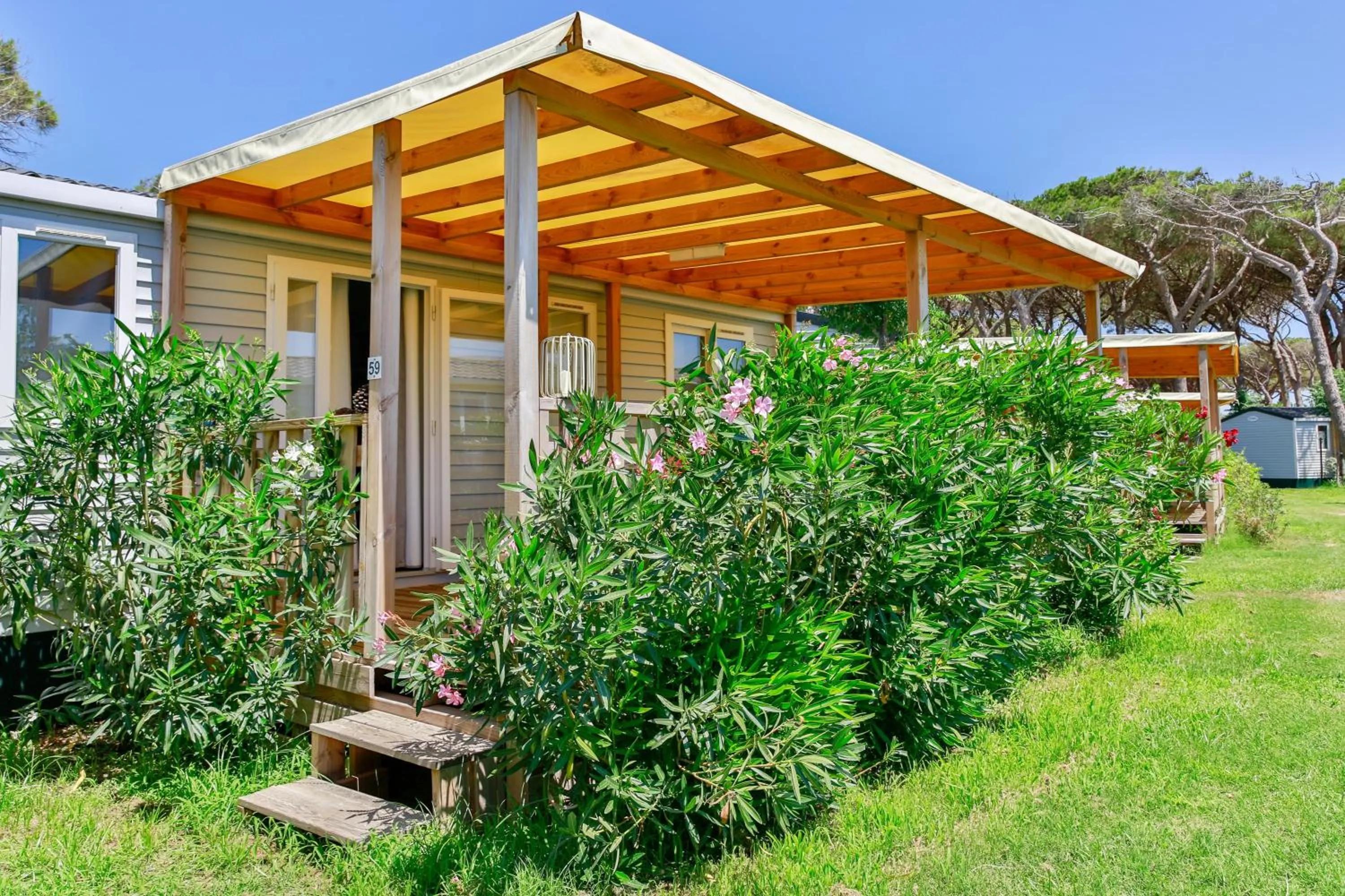 Photo of the whole room in Gitavillage California