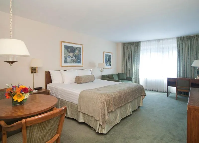 Bed in Murray Hill East Suites - Extended Stay