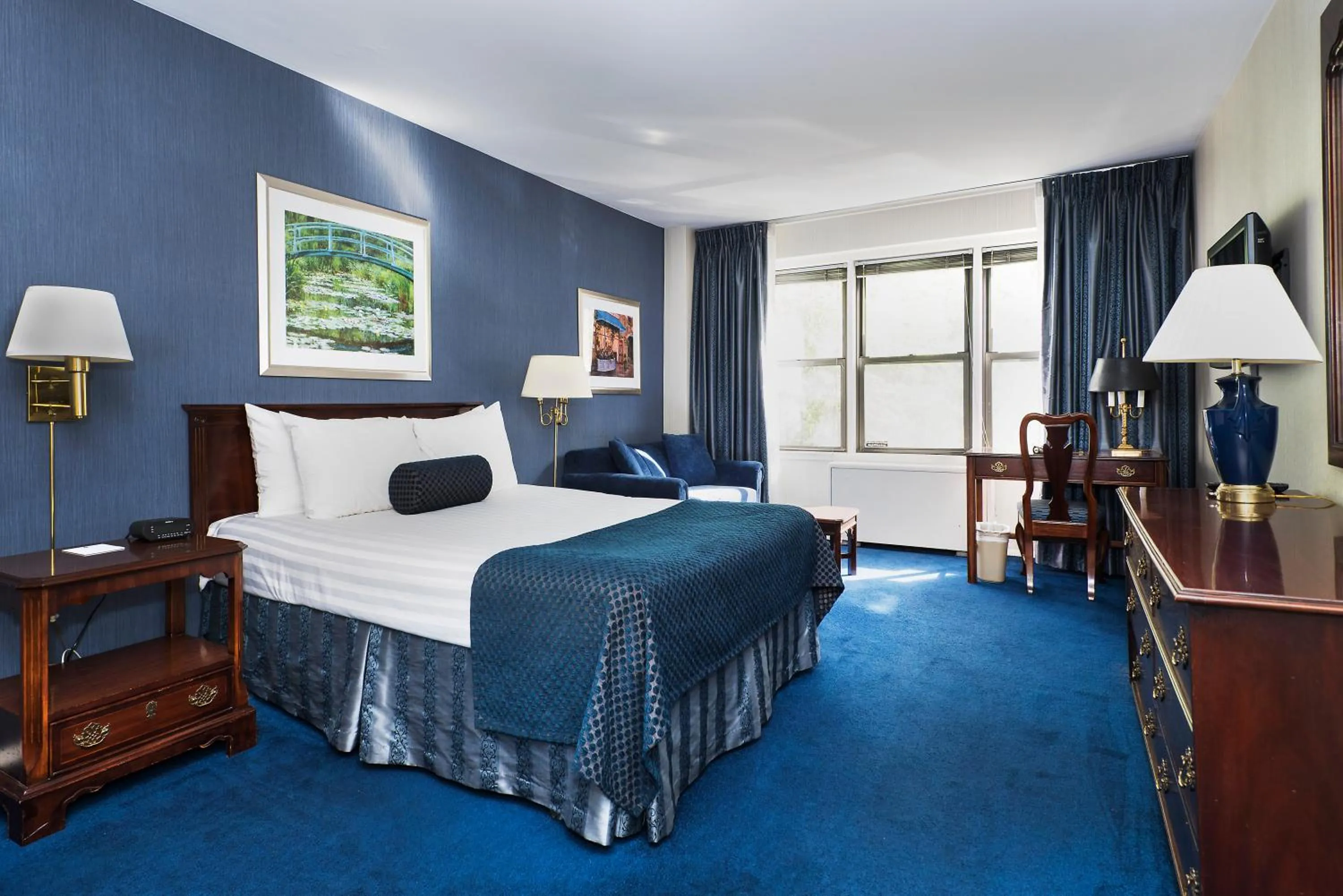 Bed in Murray Hill East Suites - Extended Stay