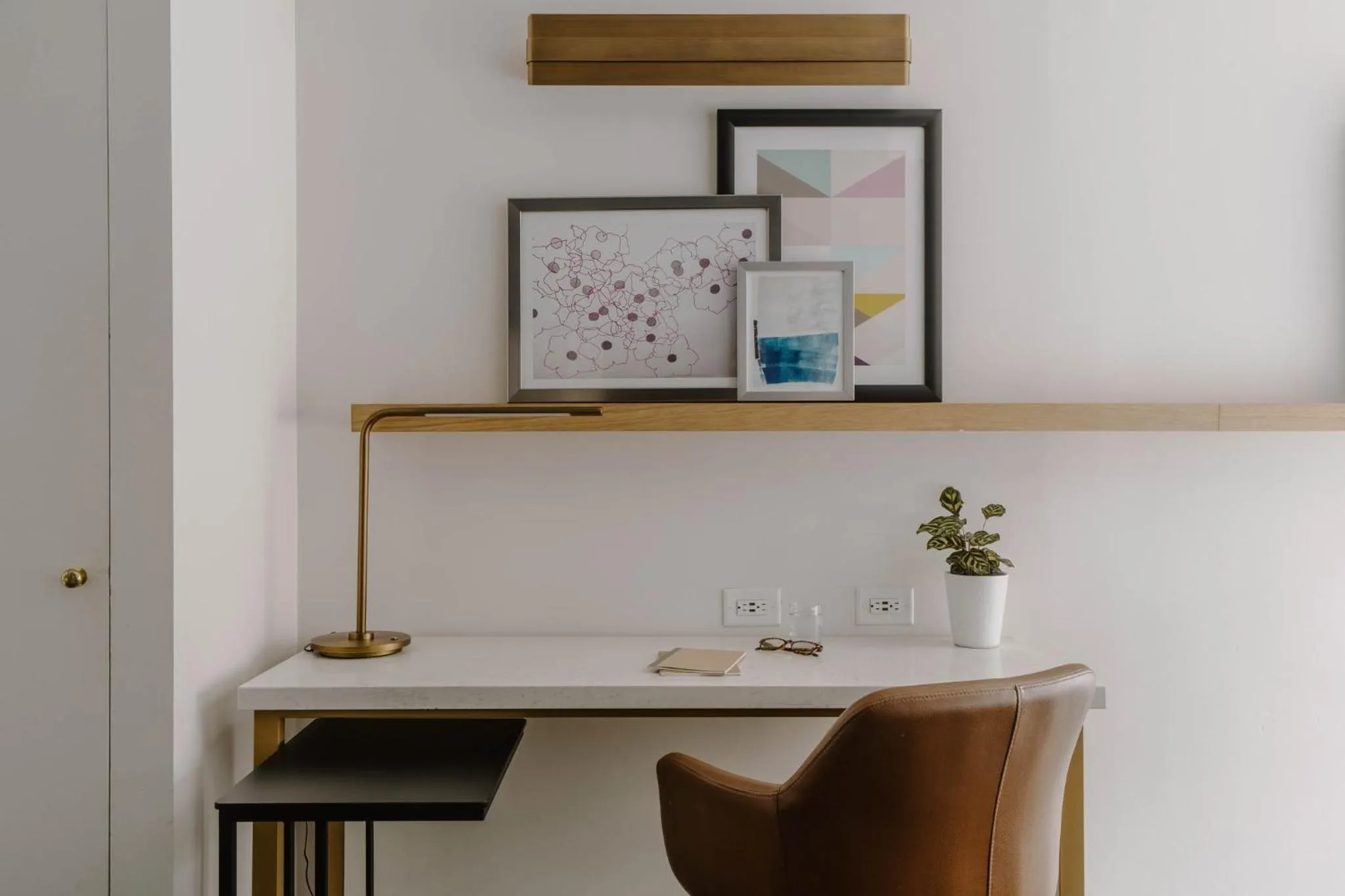 Photo of the whole room in Club Quarters Hotel White House, Washington DC