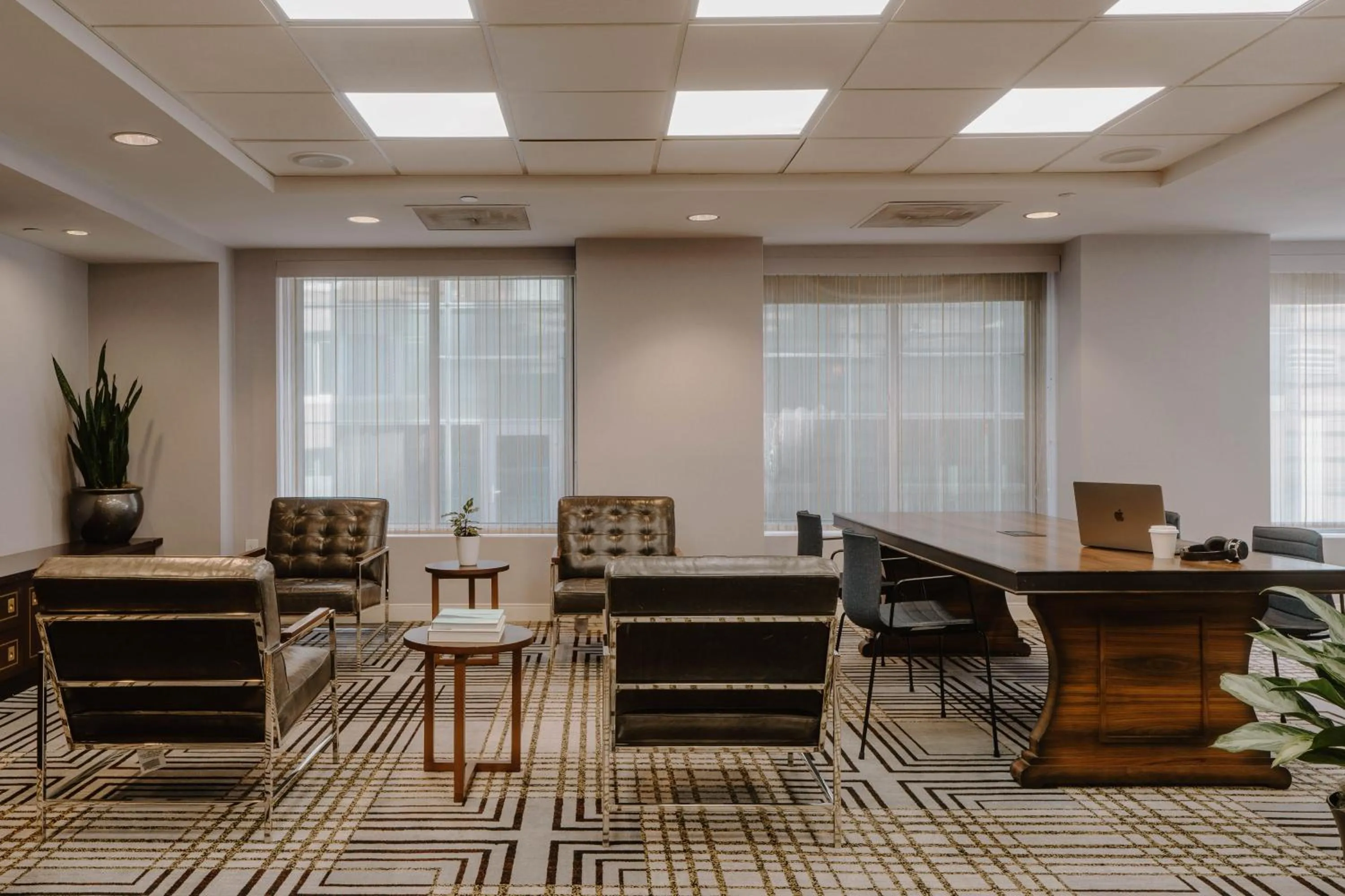 Seating area in Club Quarters Hotel White House, Washington DC