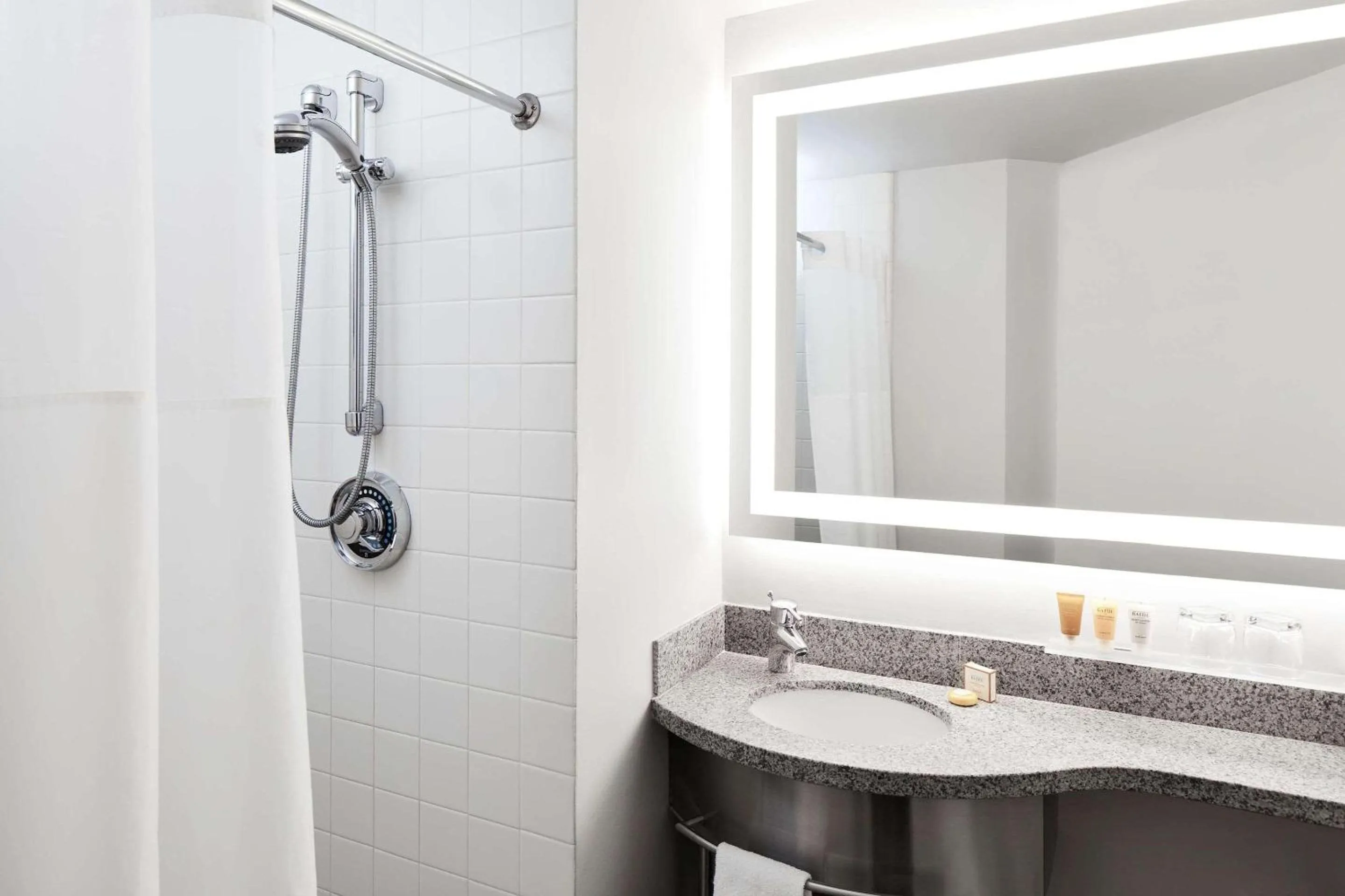 Bedroom, Bathroom in Radisson Hotel New York Wall Street