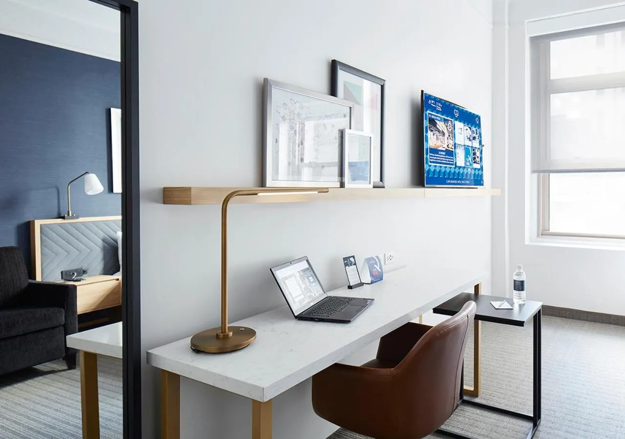 TV and multimedia in Radisson Hotel New York Wall Street