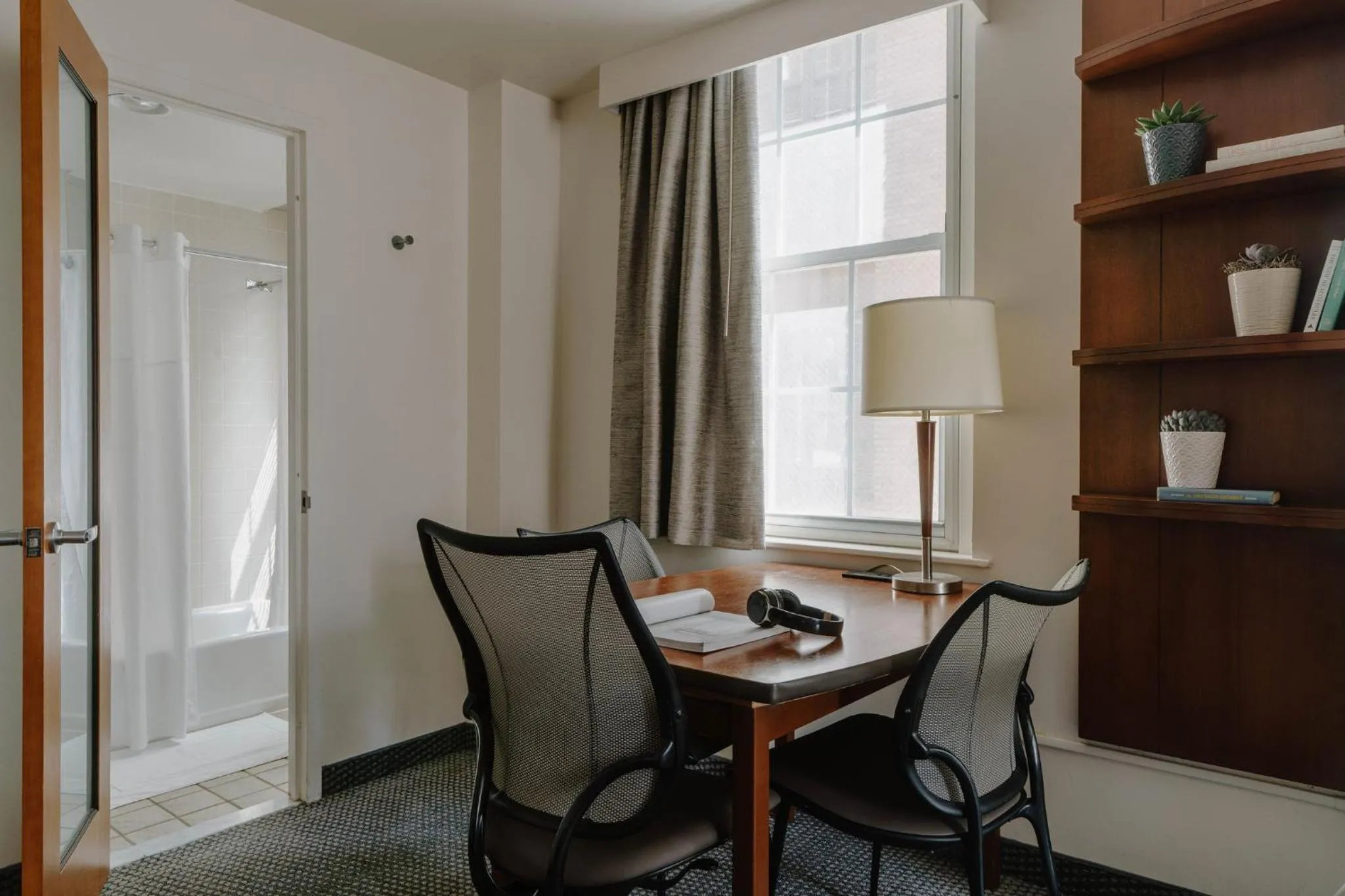 Photo of the whole room in Club Quarters Hotel Rittenhouse Square, Philadelphia