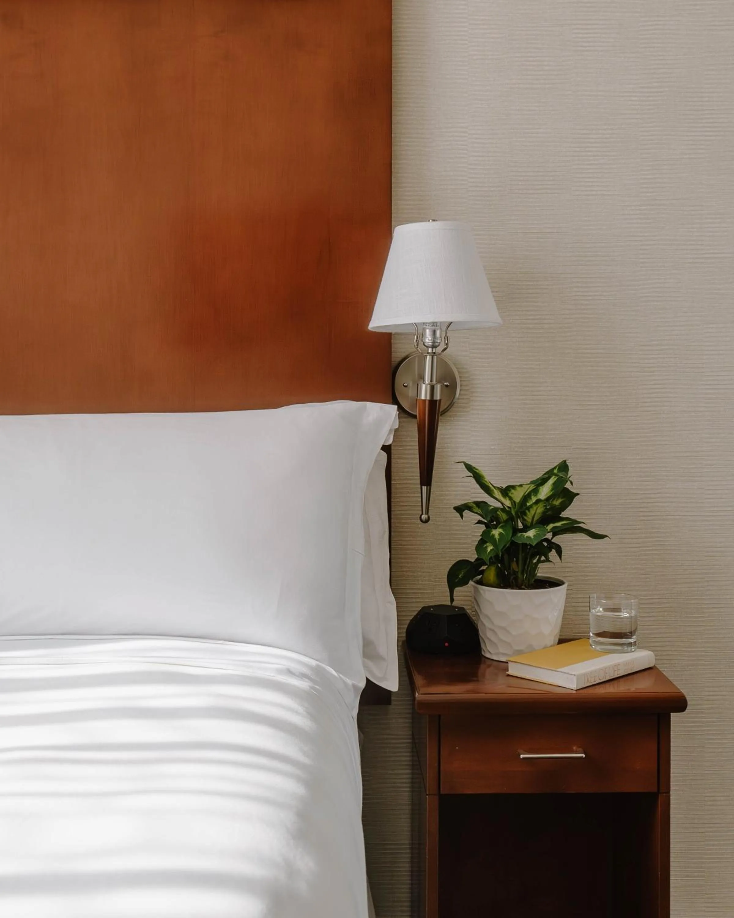 Photo of the whole room, Bed in Club Quarters Hotel Rittenhouse Square, Philadelphia