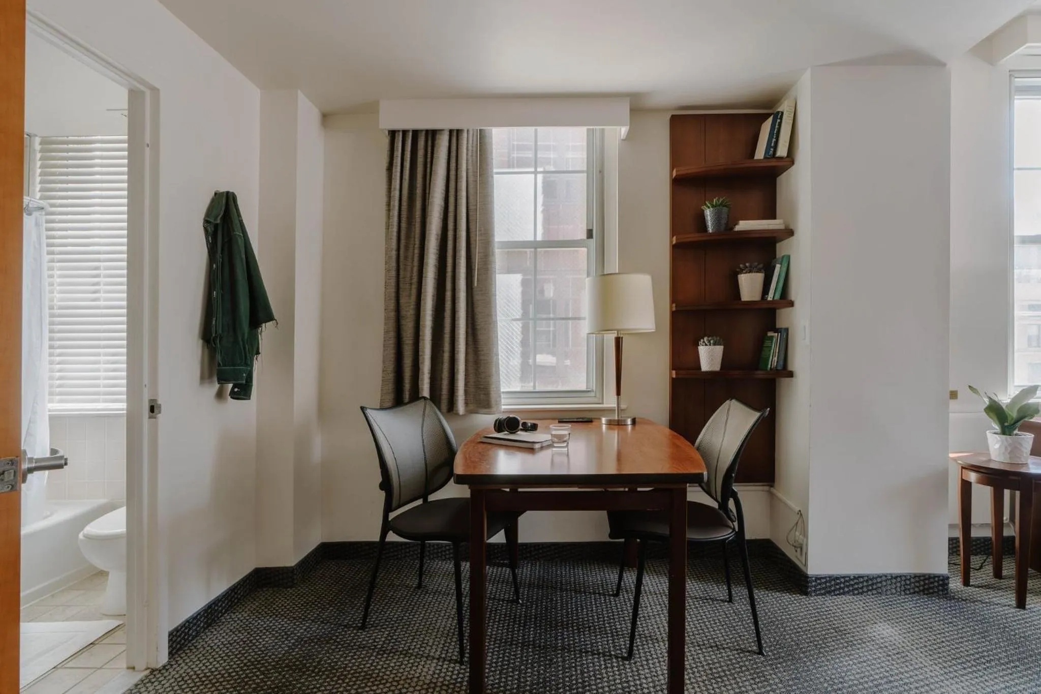Photo of the whole room in Club Quarters Hotel Rittenhouse Square, Philadelphia