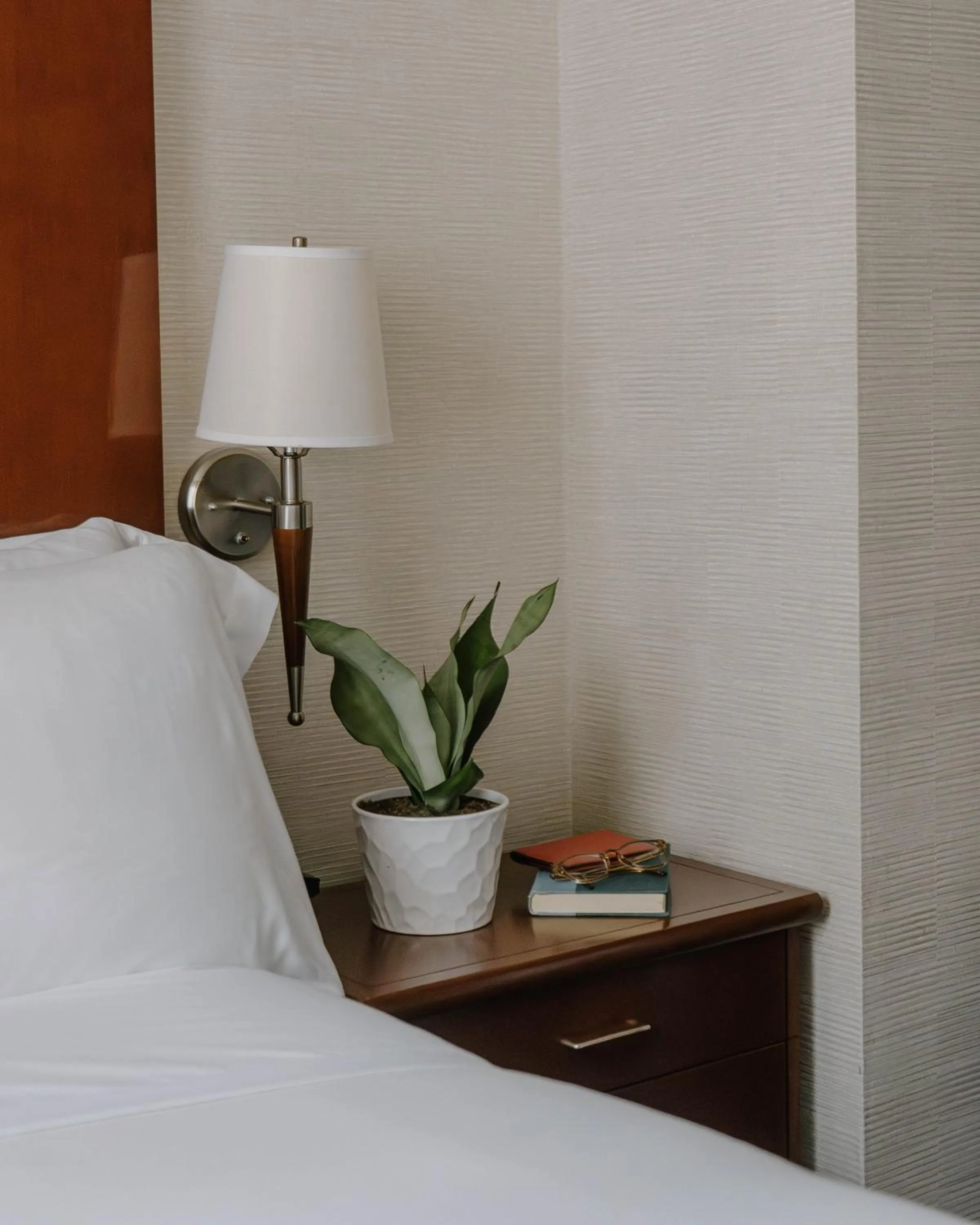 Photo of the whole room, Bed in Club Quarters Hotel Rittenhouse Square, Philadelphia