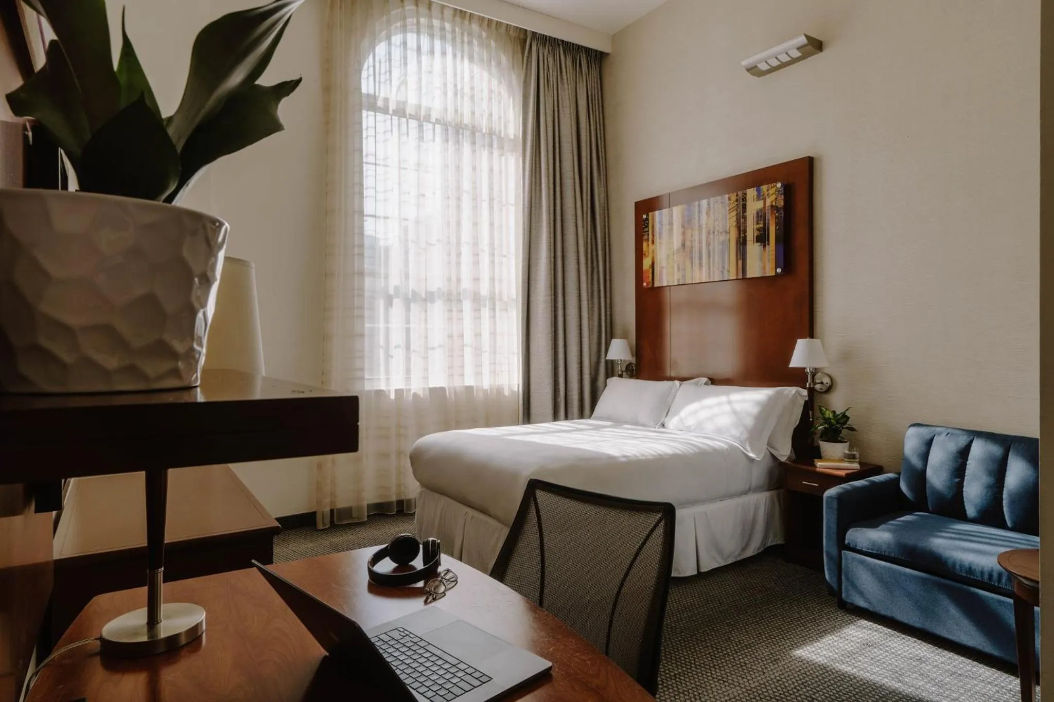 Bedroom, Bed in Club Quarters Hotel Rittenhouse Square, Philadelphia